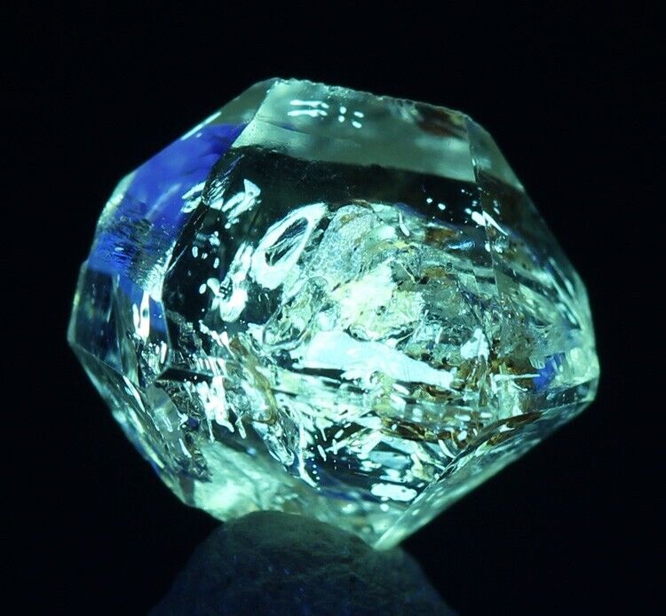 PETROLEUM ASPHALTITE in QUARTZ Specimen Fluorescent Crystal Mineral PAKISTAN