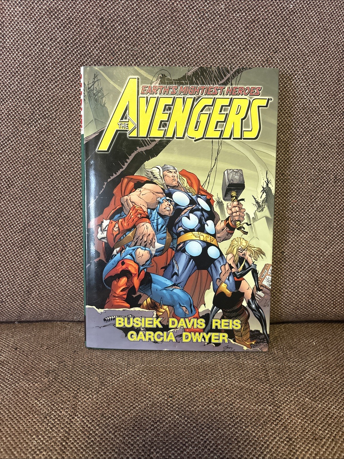The Avengers Assemble: Volume Five: Earth\'s Mightiest Heroes by Kurt Busiek The Avengers Assemble: Volume Five: Earth\'s Mightiest Heroes by Kurt Busiek