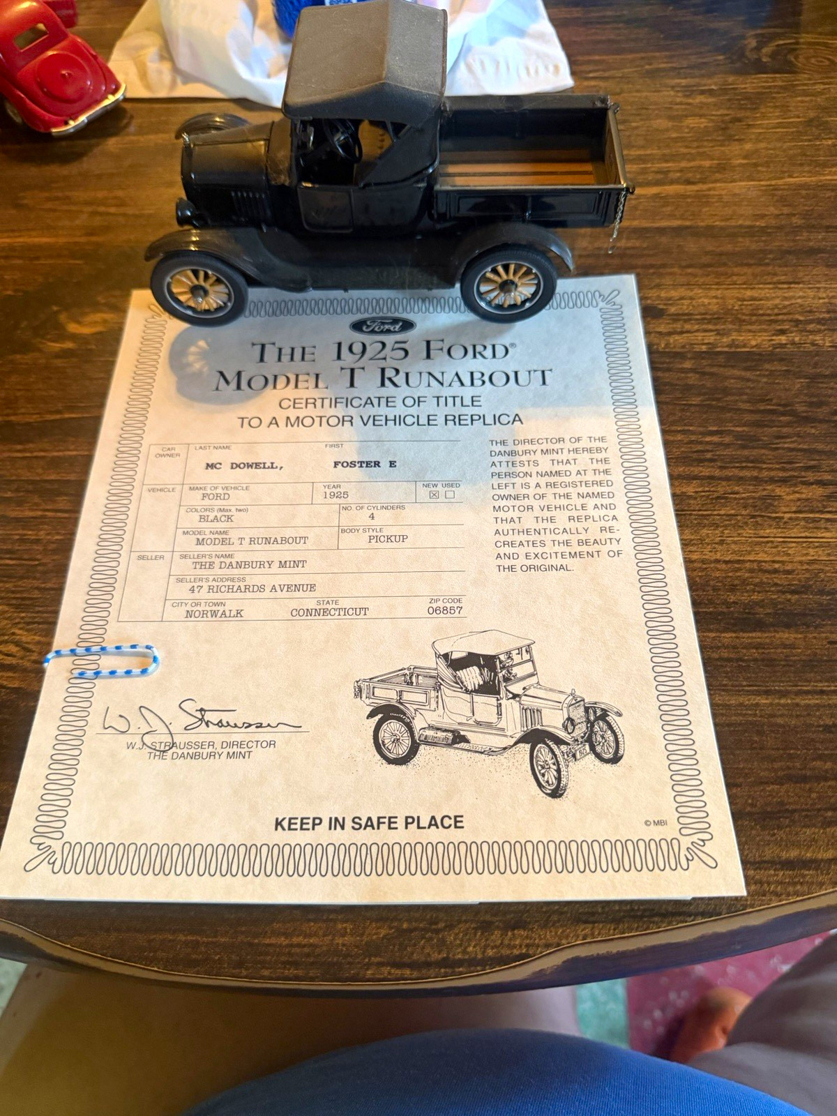 Danbury Mint Ford 1925 Model T Runabout Pickup Black 1:24 Diecast