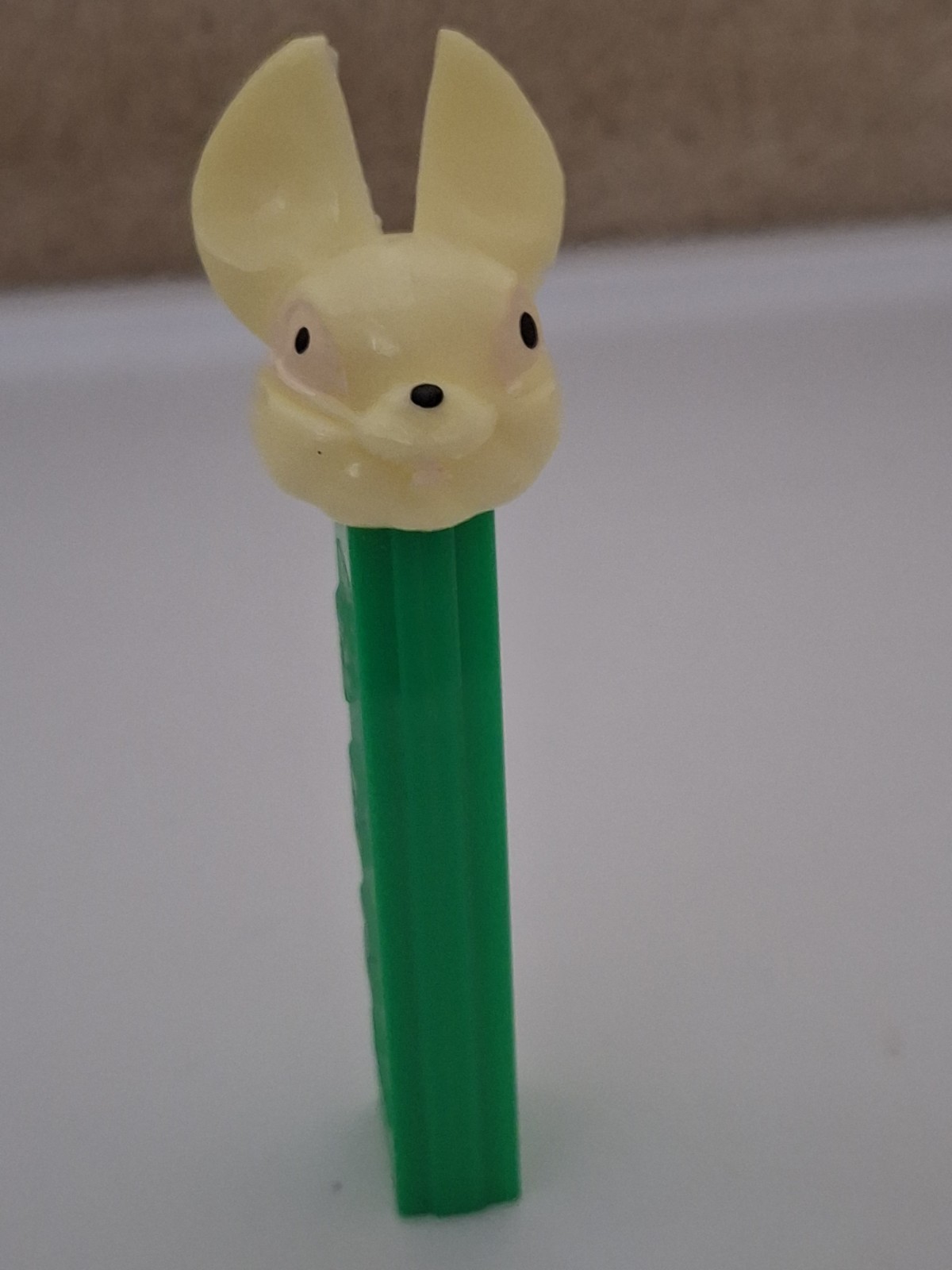Vintage 1963 Pez  NO FEET Fat Ear Bunny Rabbit  Light Ivory Face  - Austria 3.9