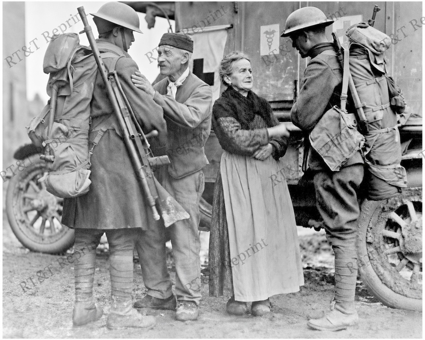 WWI 1918 American 308th & 166th Infantry Soldiers France Historic Photo