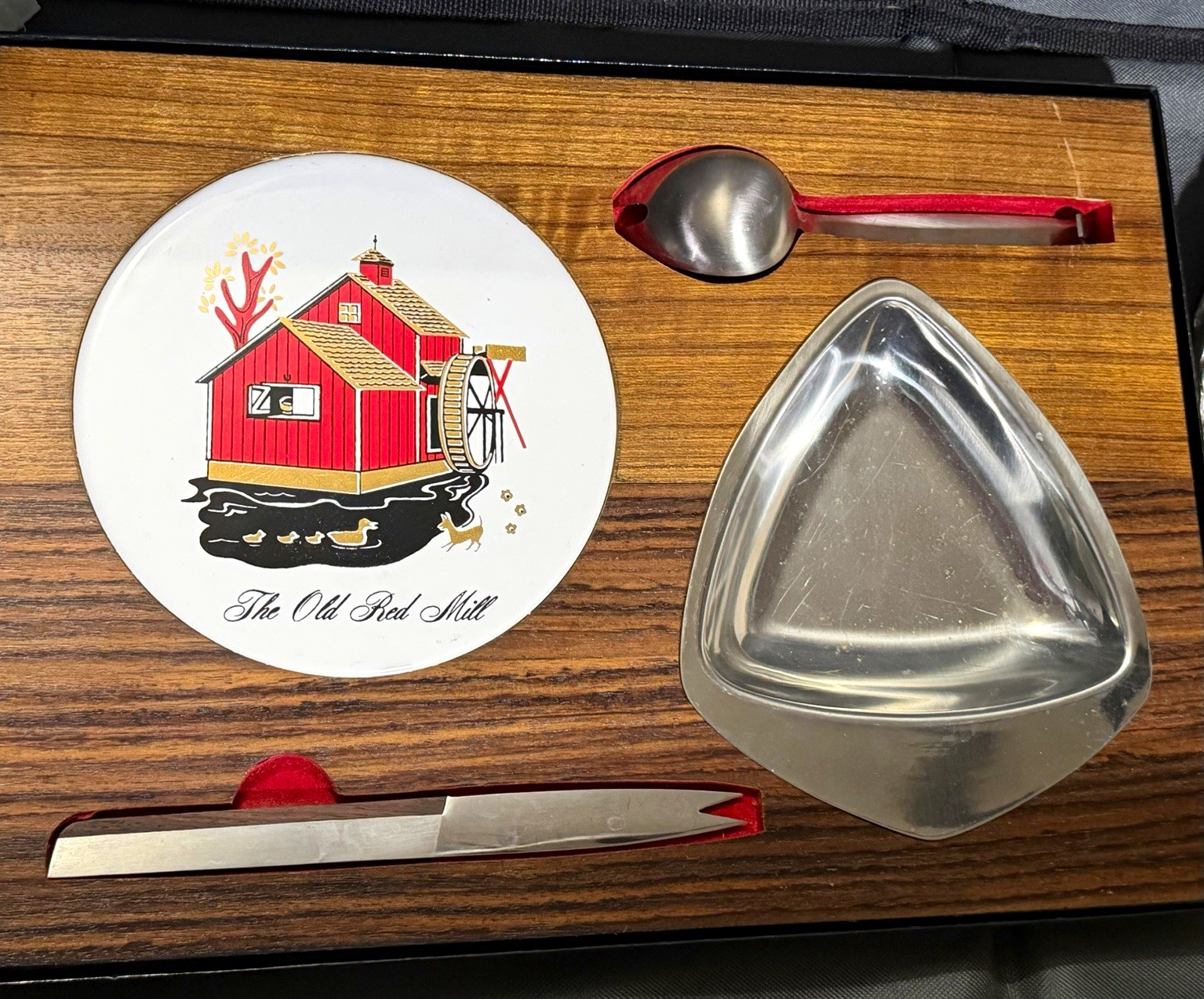 Vintage Vernon Originals Old Red Mill Cheese Board Set 18-8 Stainless NOS Box