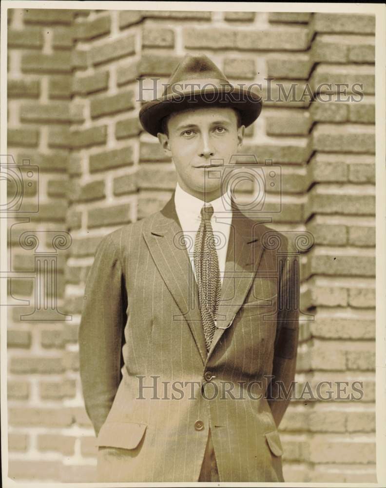 1922 Press Photo Prince A. Poniatowski waits to board ship - kfx57327