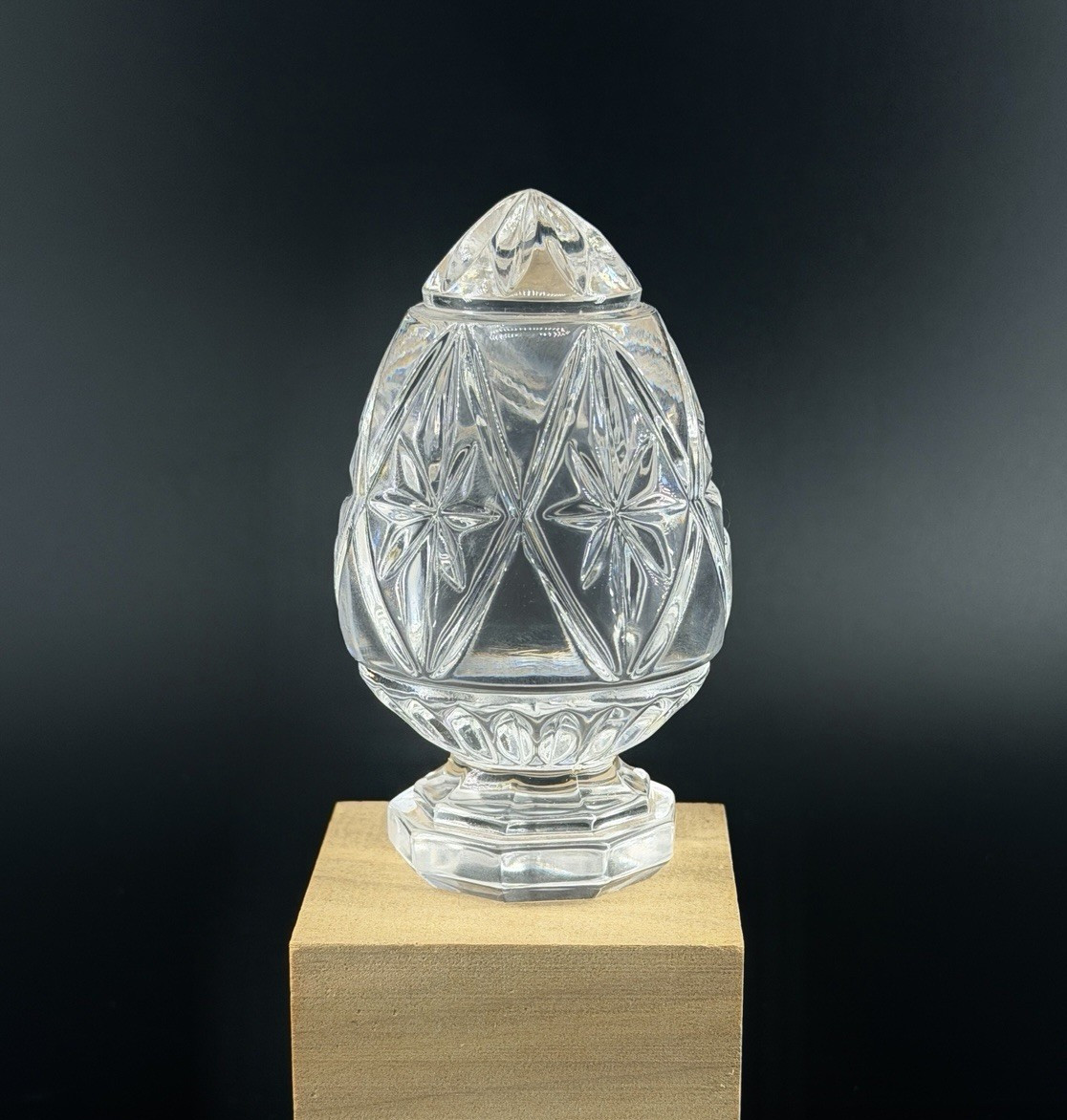 Bleikristall 24% Lead Crystal Footed Egg Paperweight, Germany, Diamond Pattern