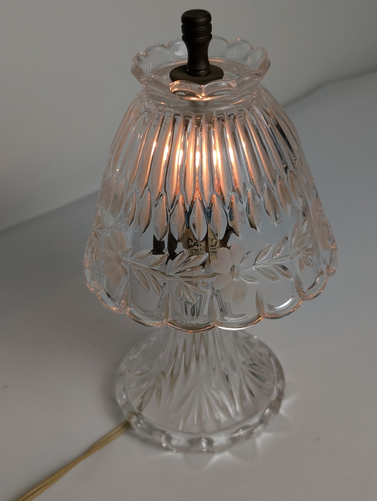Vintage Pressed Glass Boudoir Lamp Floral Scalloped Shade 9\