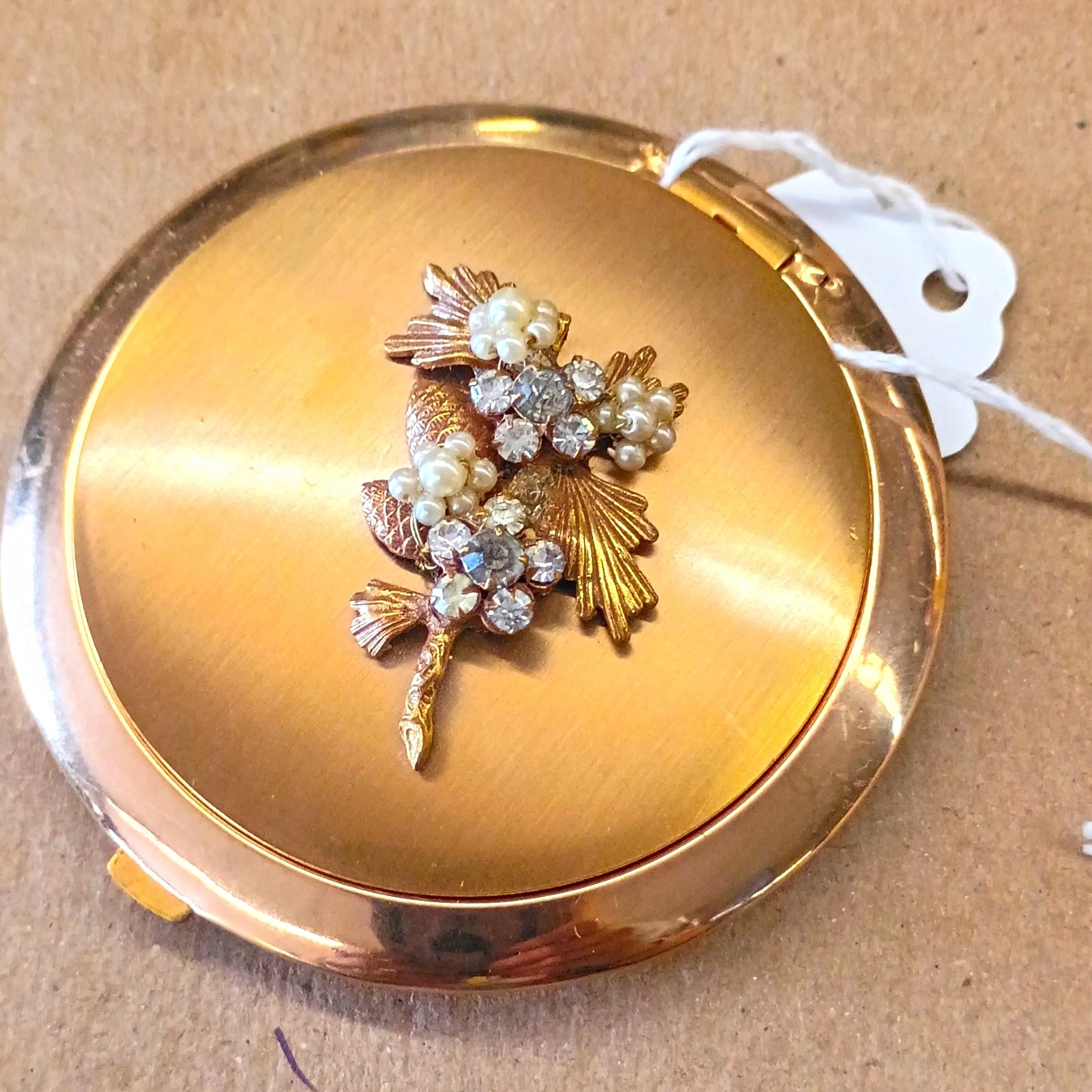 Gold Tone Round Powder Compact w/ Mirror Pink Puff Floral Rhinestone Faux Pearl Gold Tone Round Powder Compact w/ Mirror Pink Puff Floral Rhinestone Faux Pearl