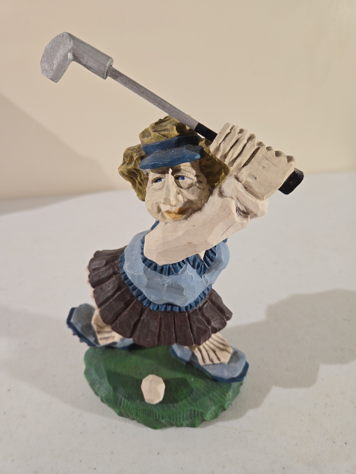 Vintage Lady Golfer Maroon & Blue  DAVID FRYKMAN FIGURINE 7 1/2\