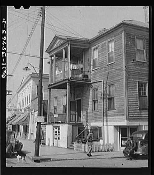 Photo:Charleston South Carolina 1920s Wooden House Porch Street Scene