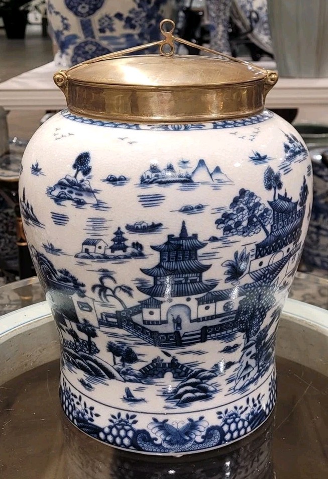 PORCELAIN & BRONZE BLUE WILLOW LIDDED JAR 10\ PORCELAIN & BRONZE BLUE WILLOW LIDDED JAR 10\