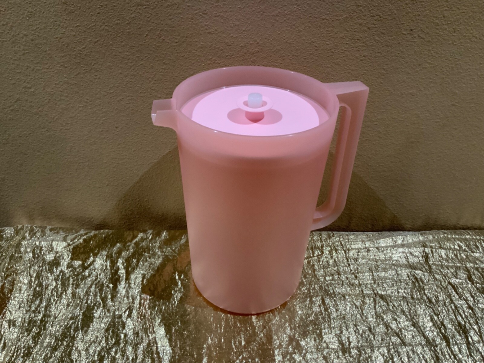 New Tupperware Beautiful Jumbo Pitcher 1 Gallon Pink Pearl Color