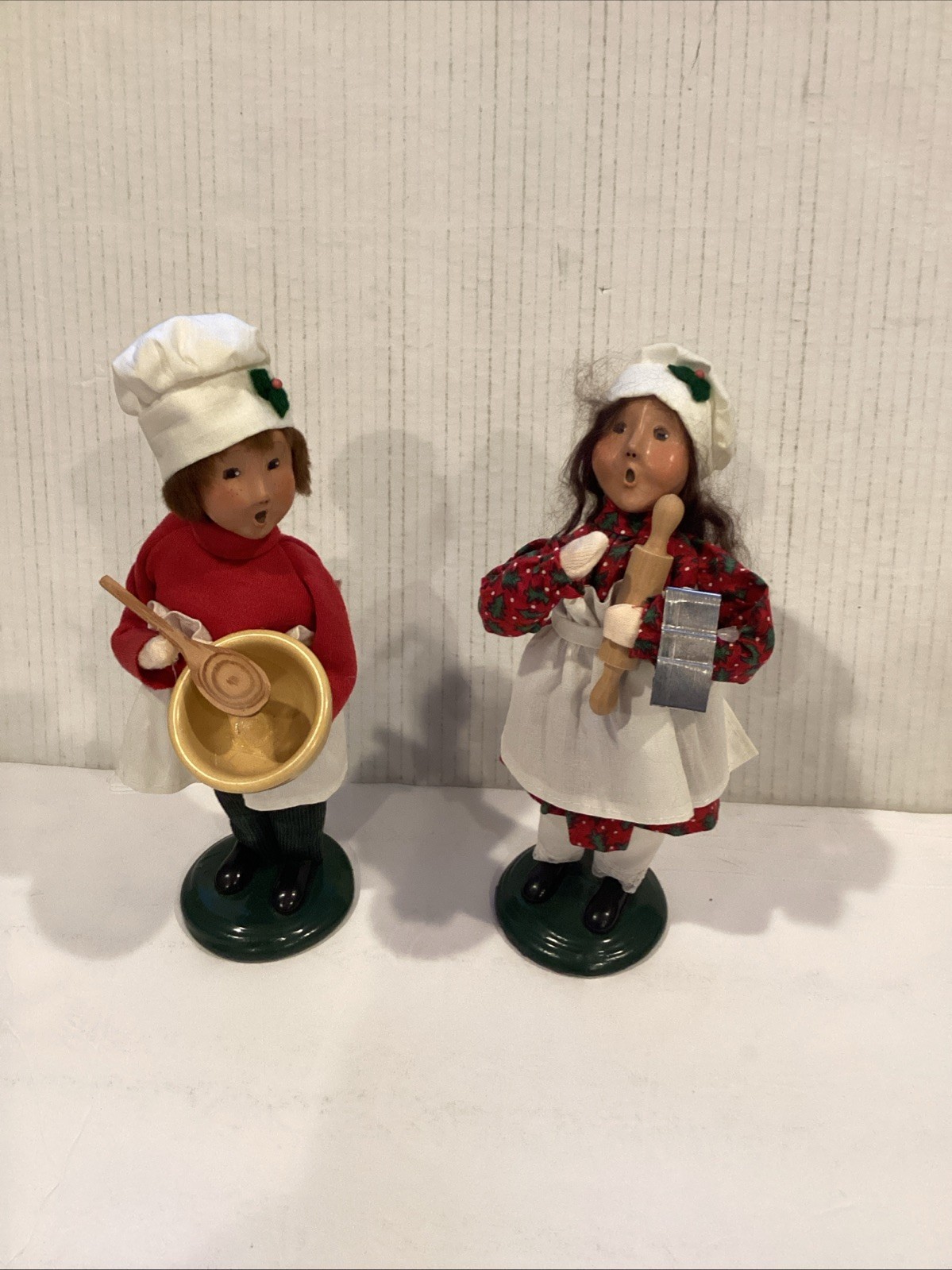 Byers Choice Holiday Carolers Lot Of 2  Man and Woman Bakers