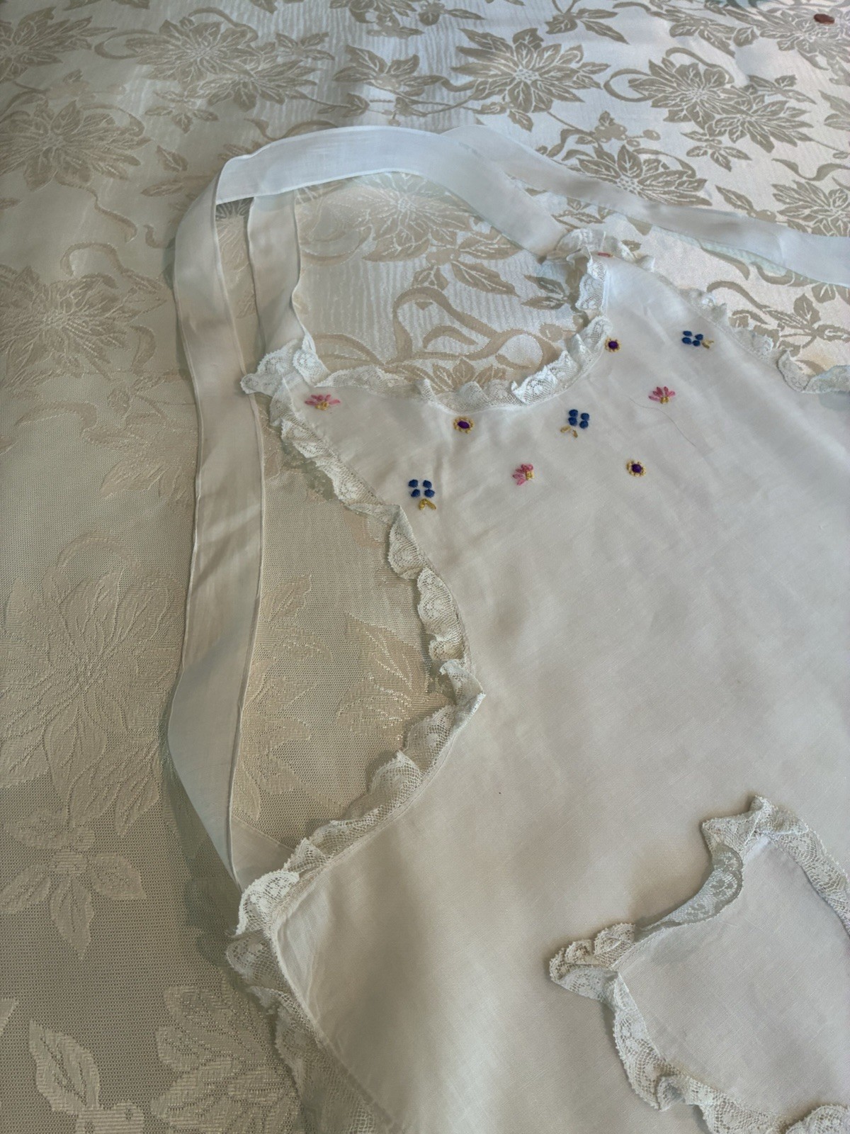 Vintage 1950s White Embroidered Hostess Halter Apron Lace Trim Mint Condition