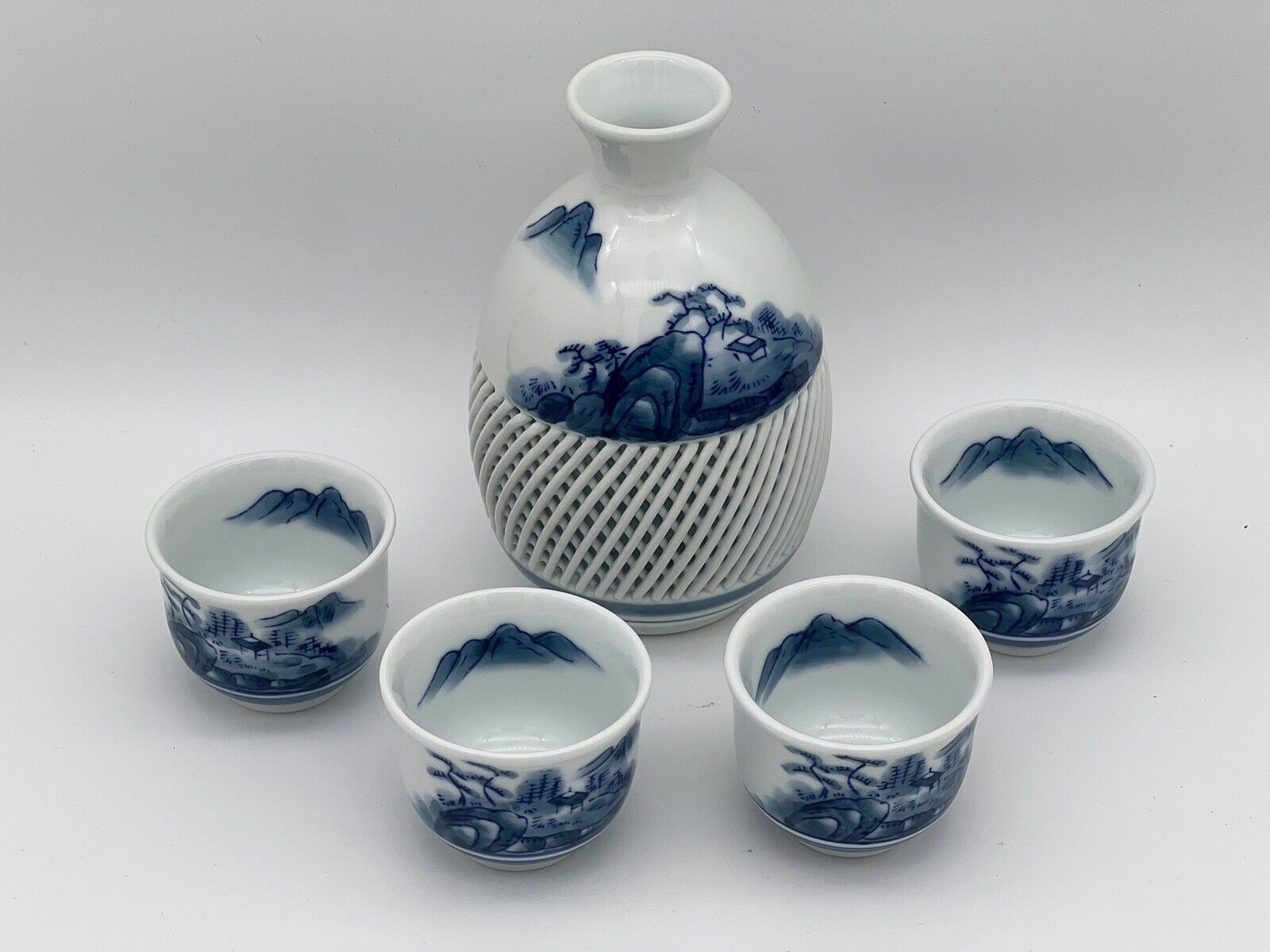 VNT  Kin Ho Gama Japanese Porcelain Lattice Saki Bottle and 4 Cups Handpainted