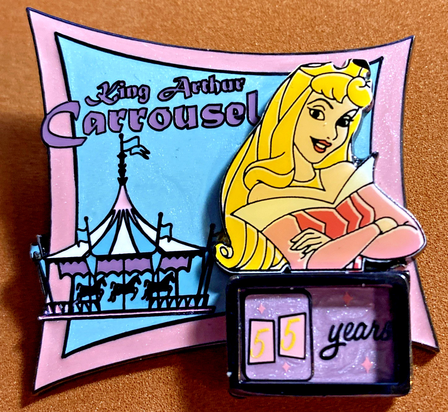 DISNEY 2010 DATELINE: DISNEYLAND 55 YEARS SERIES KING ARTHUR CARROUSEL LE755 PIN