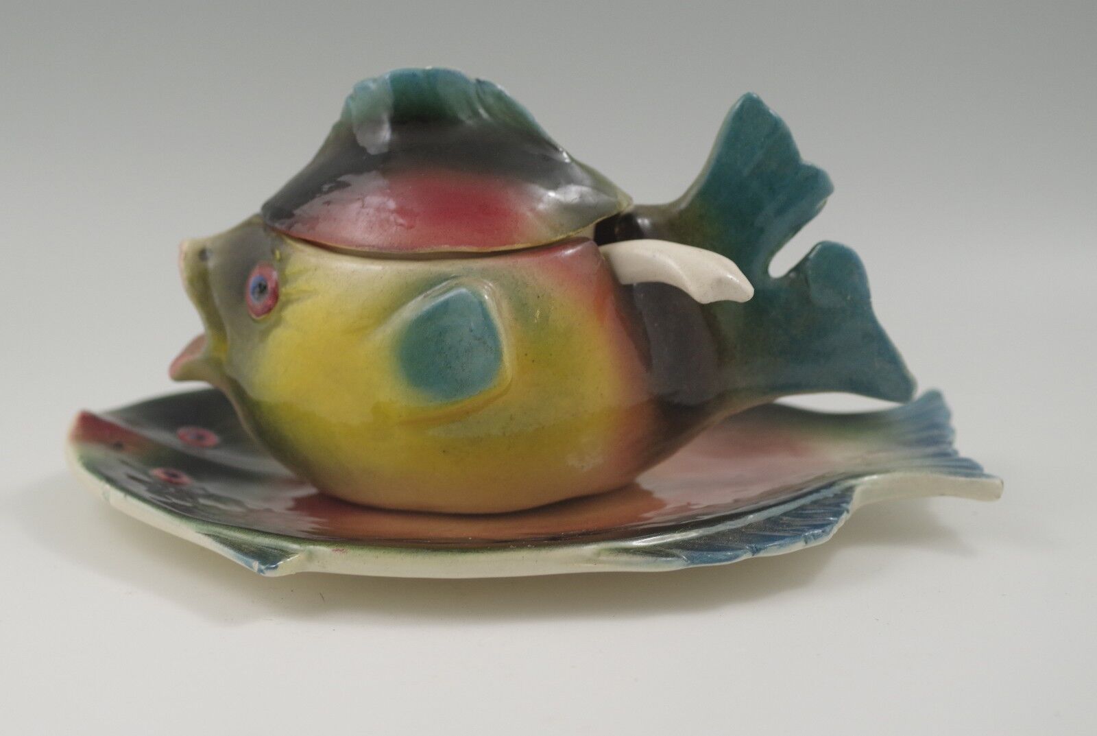 ITALY MAJOLICA FIGURAL CONDIMENT FISH SHAPE SMALL TUREEN WITH PLATE  c.1940 