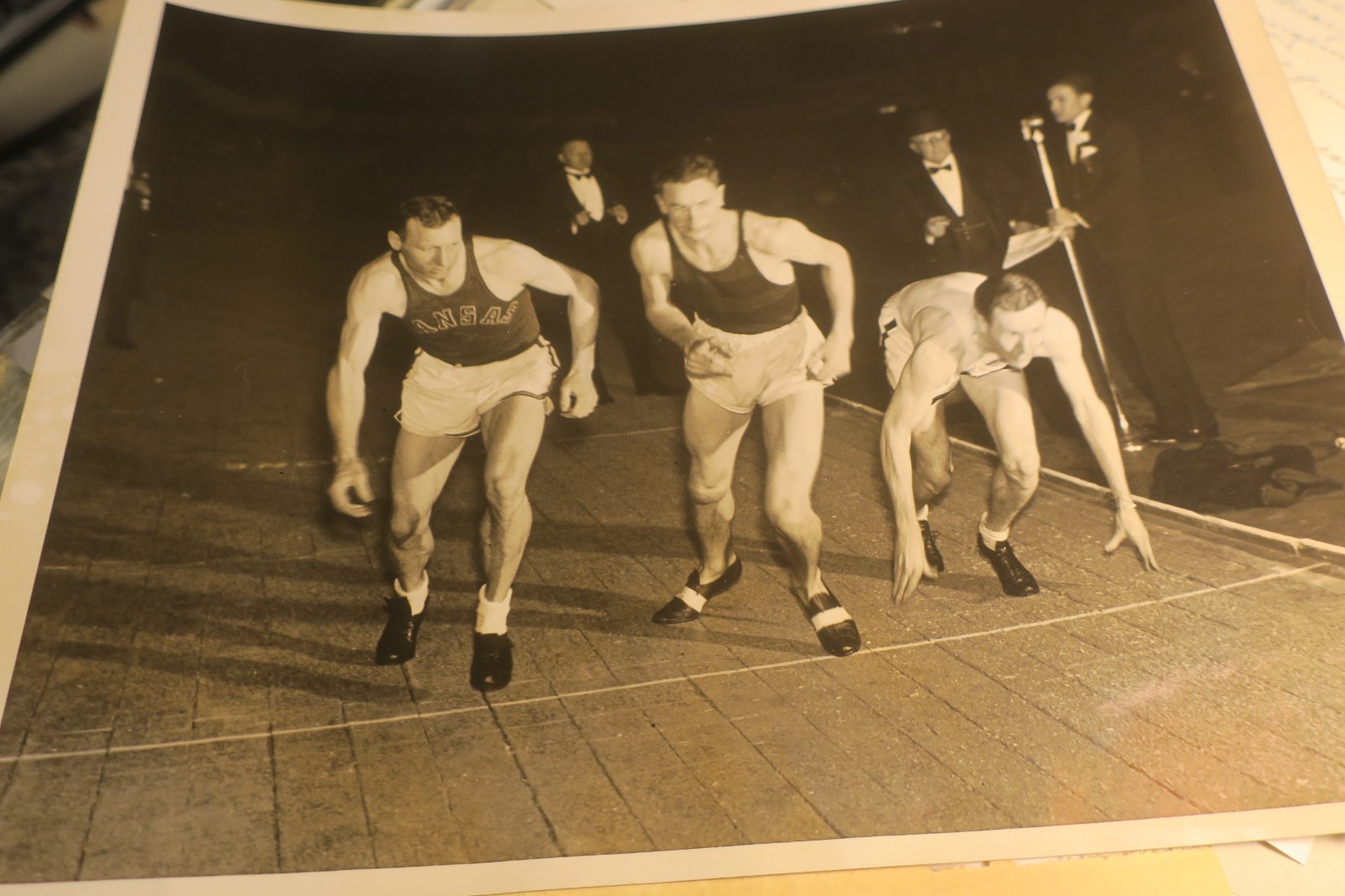 1934 Press Photo of start Columbian Mile Race,Cunningham World Record,w/ caption