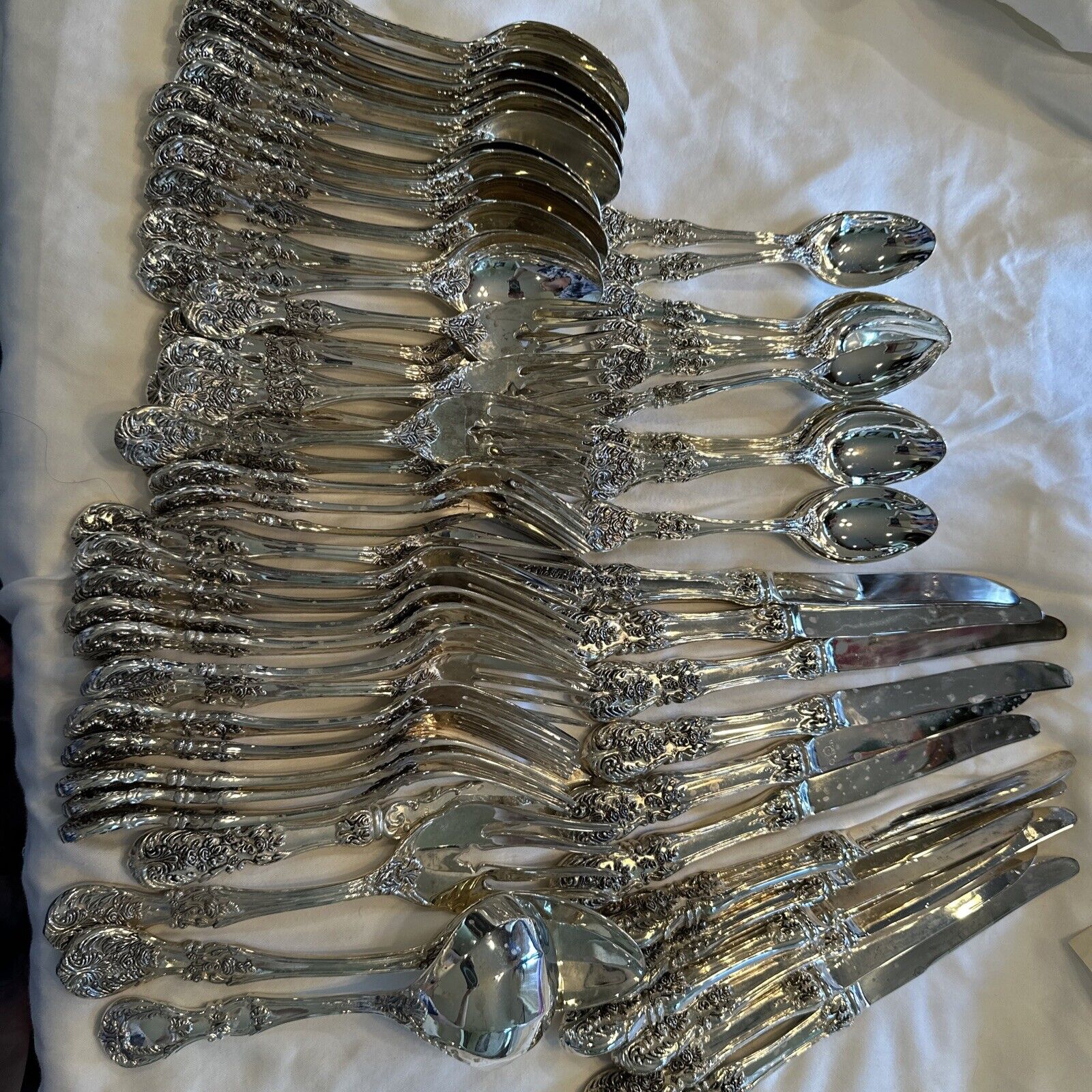 FB ROGERS FRENCH ROSE DESIGN SILVERPLATE FLATWARE, 64 PIECES Preowned Read