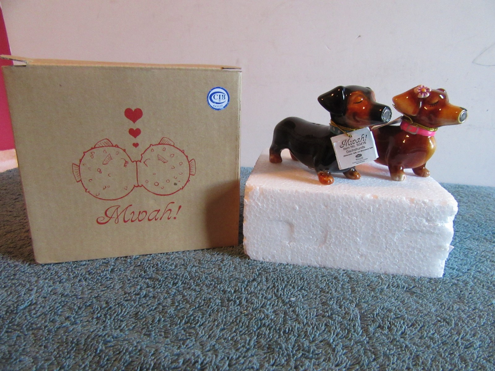 New Westland giftware dachshund S&P shakers 93416 Mwah salt pepper in Box
