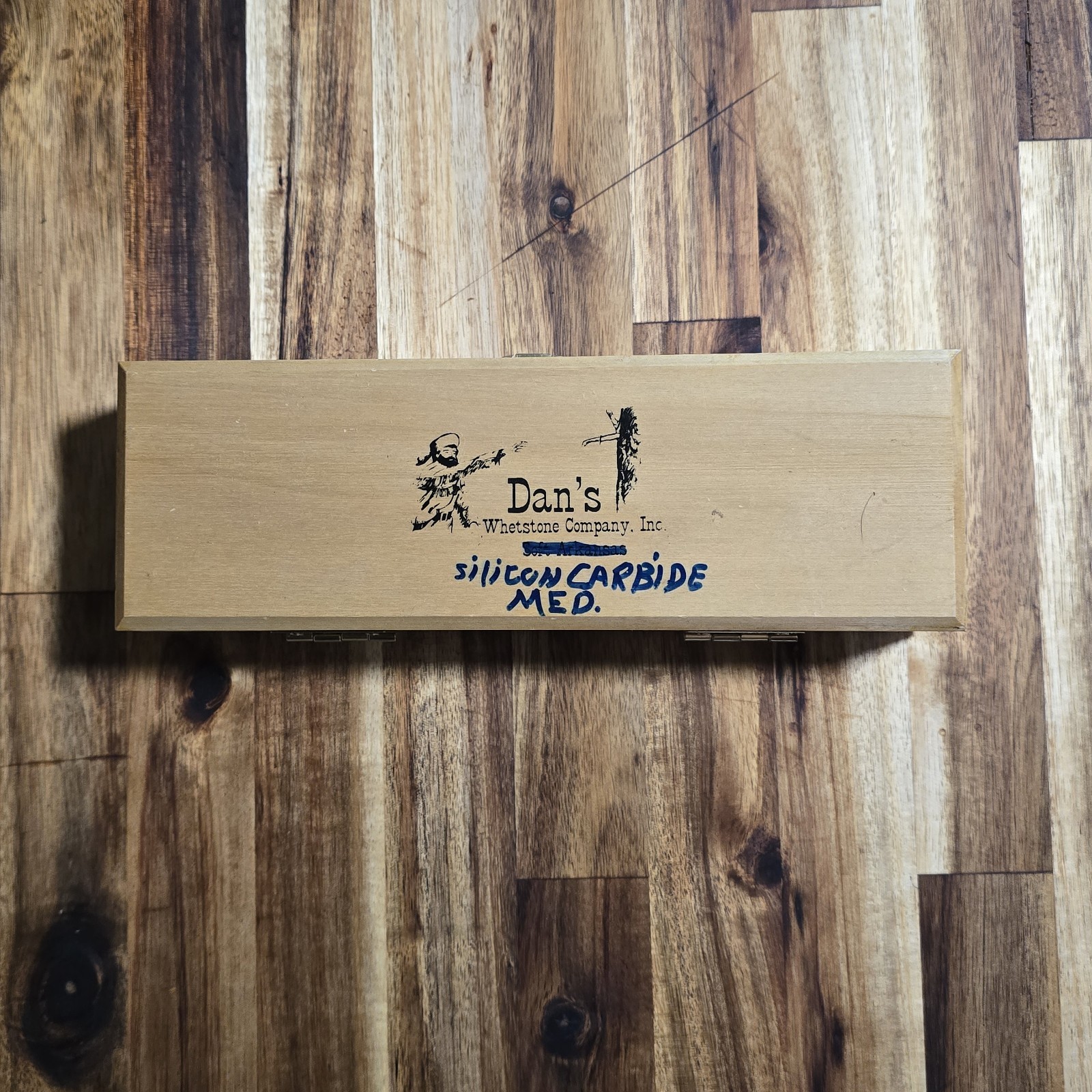 Dan’s Whetstone Silicon Carbide Sharpening Stone Medium Bench Stone 8\