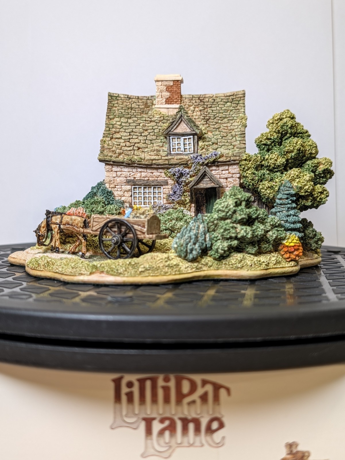 Lilliput Lane, Cruck End, 1996 Anniversary Cottage 
