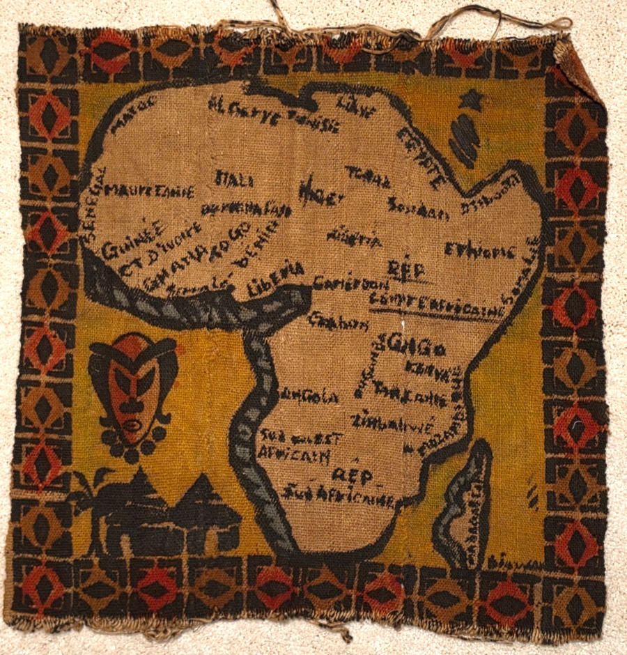 Vintage 1980s Africa Map Textile Wall Hanging [In French] 17