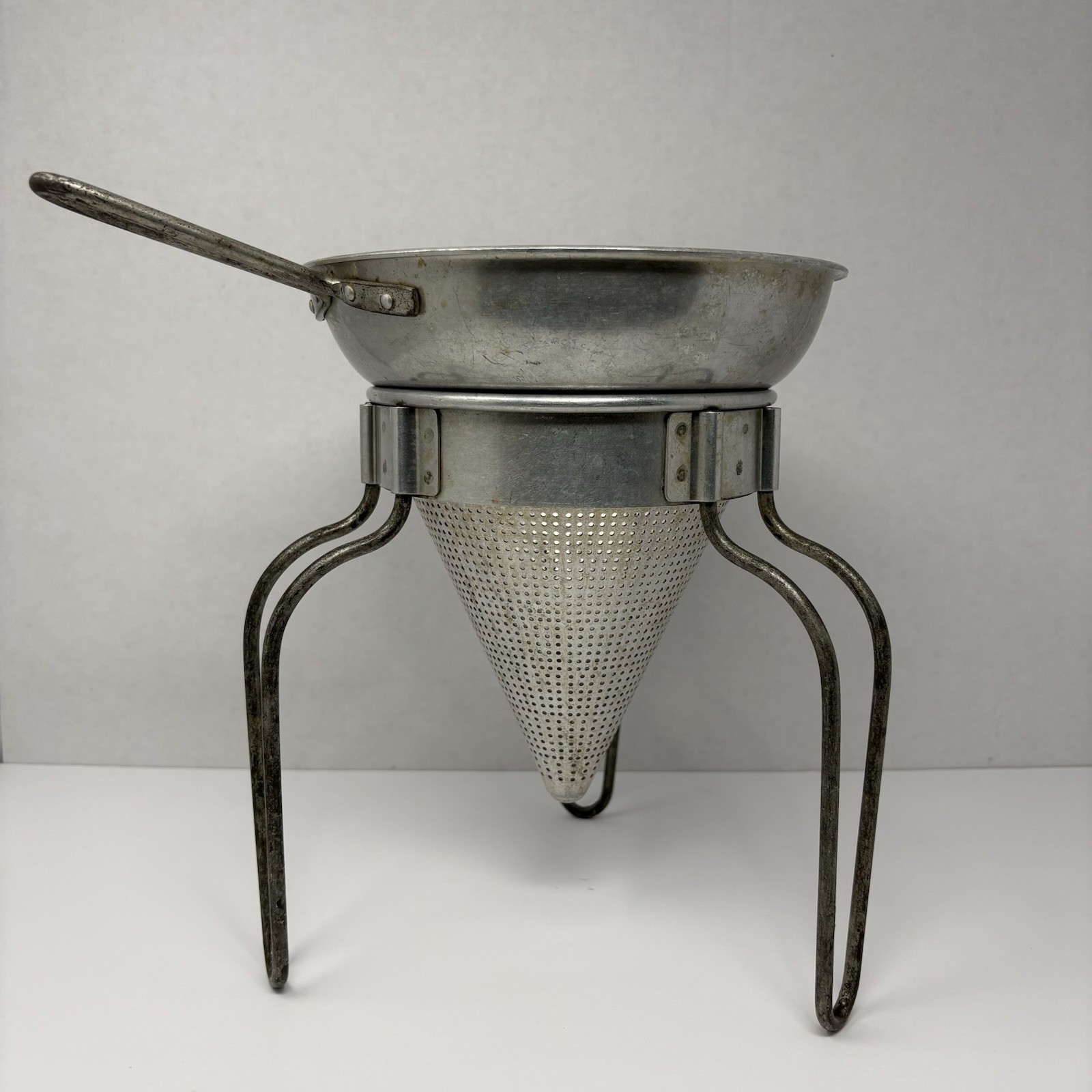 Vintage Wear-Ever No 8 Aluminum Cone Strainer Sieve Stand USA