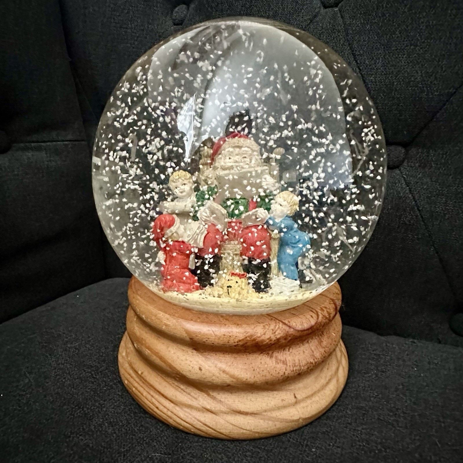 Vintage Musical Globe Santa Snow Reading To Children Wood Base Works 8” Tall