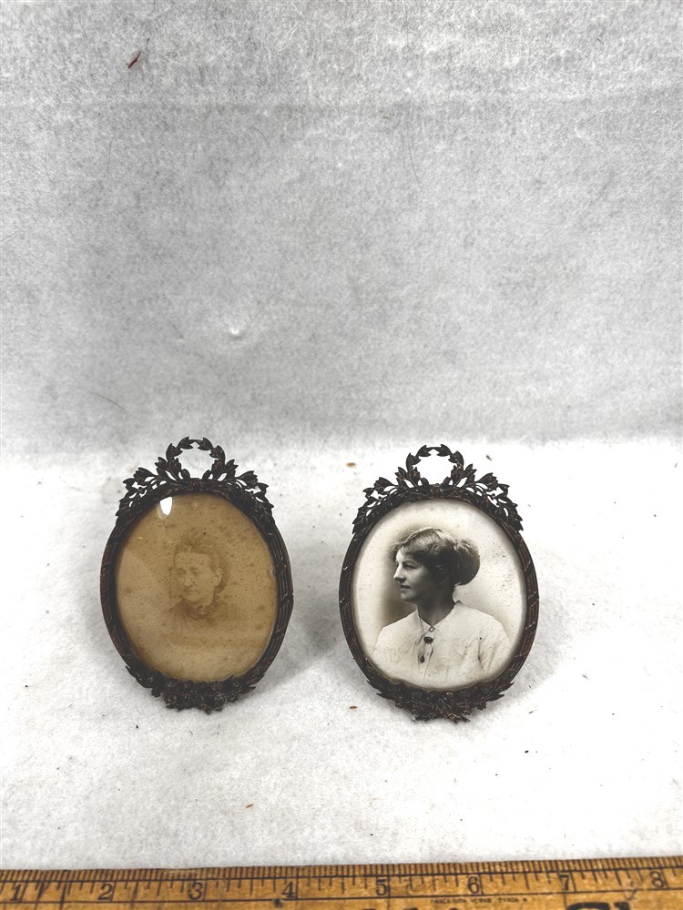 antique picture frame pair brass oval easel style 4 x 2.75 x 1/4 original 1880