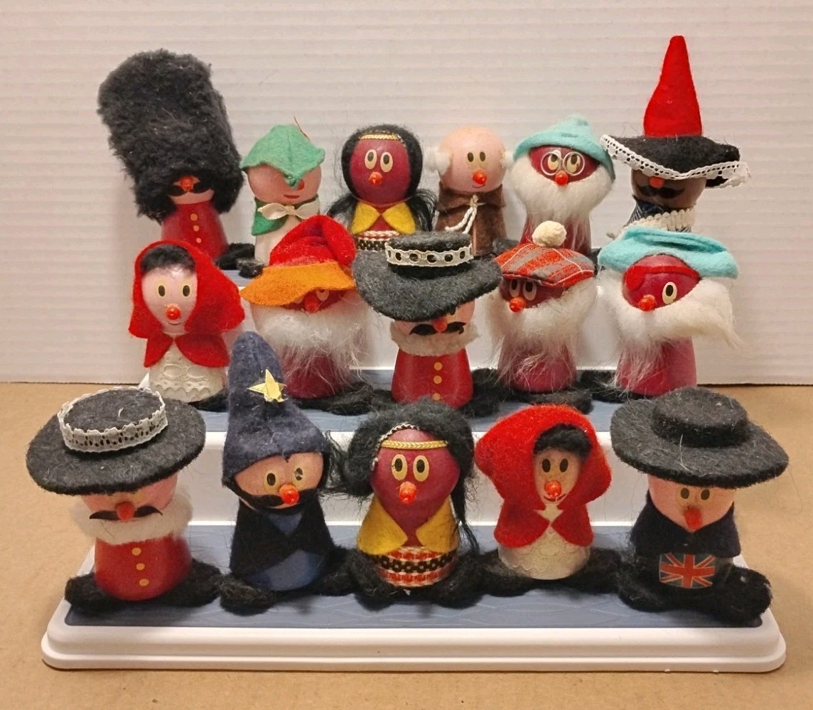Lot of 16 Vintage KELLOGG\'S CEREAL FRIENDLY FOLKS 1972 Mini People Wood & Felt