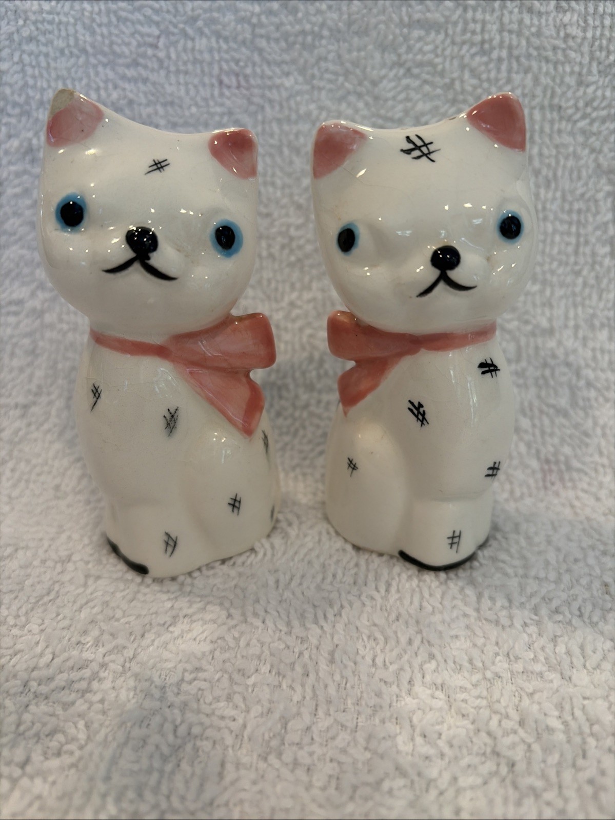 Adorable Vintage Napco Pink And White Cat Salt and Pepper Shakers 4in