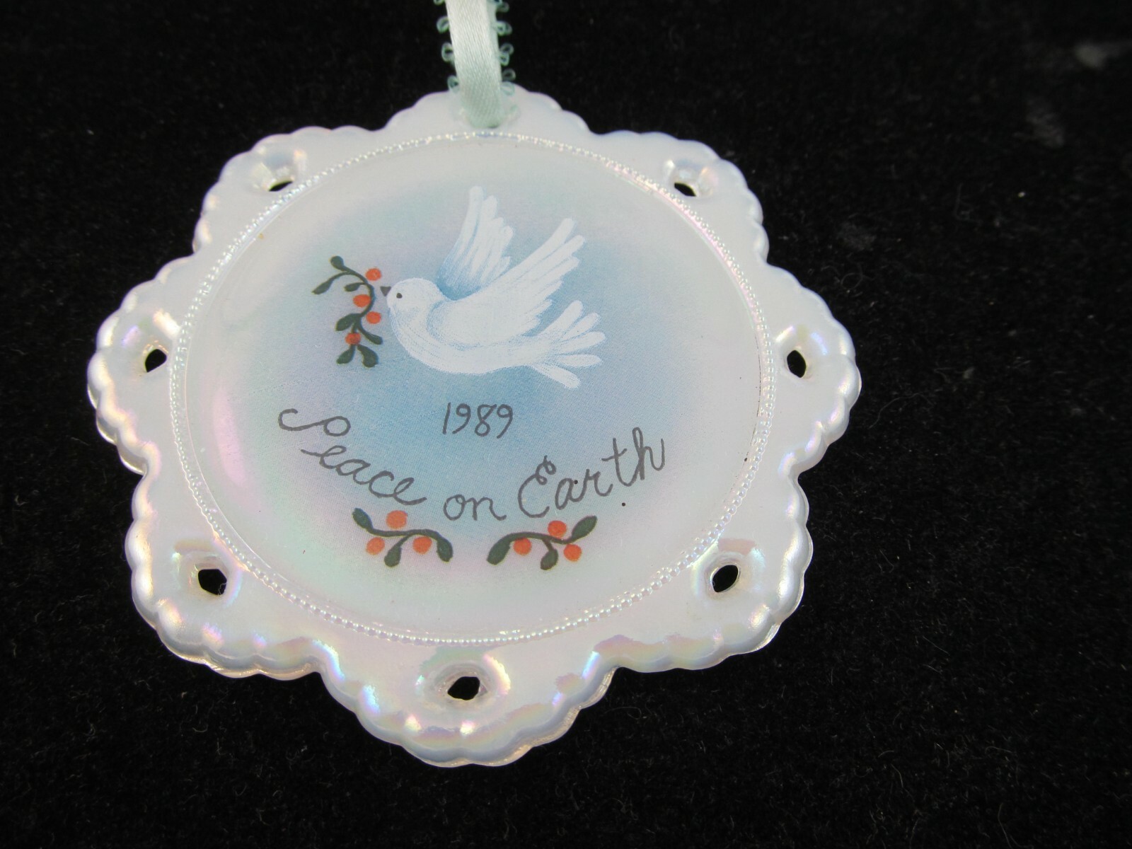 FENTON IRIDIZED HANDPAINTED PEACE ON EARTH DOVE BIRD ORNAMENT 1989 