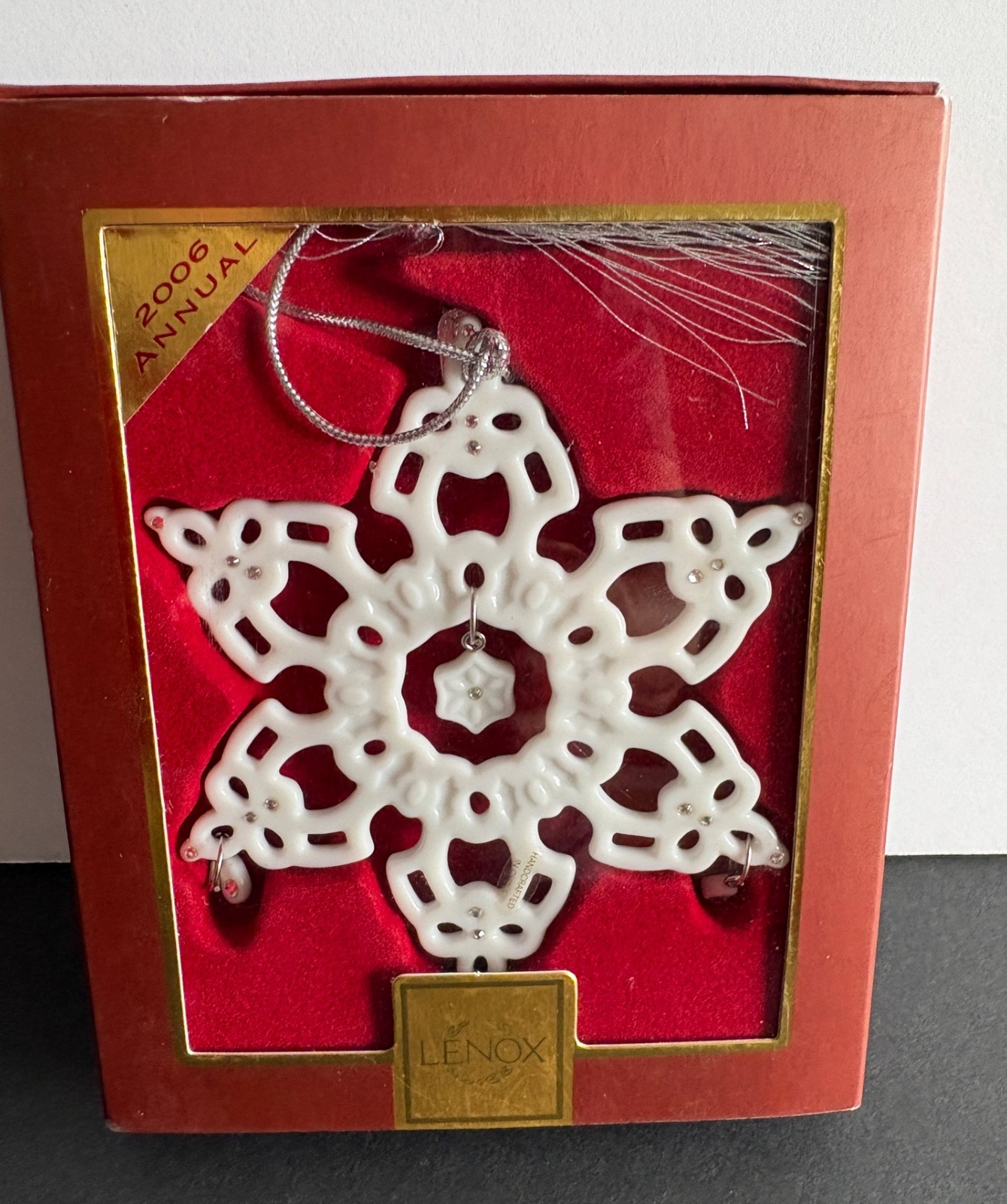 LENOX WINTER WHITE SNOWFLAKE ORNAMENT 2006 MIB