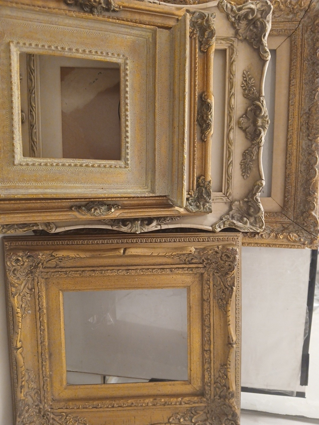 Large Antique-Style Chick Plastic Frame Set Of 5
