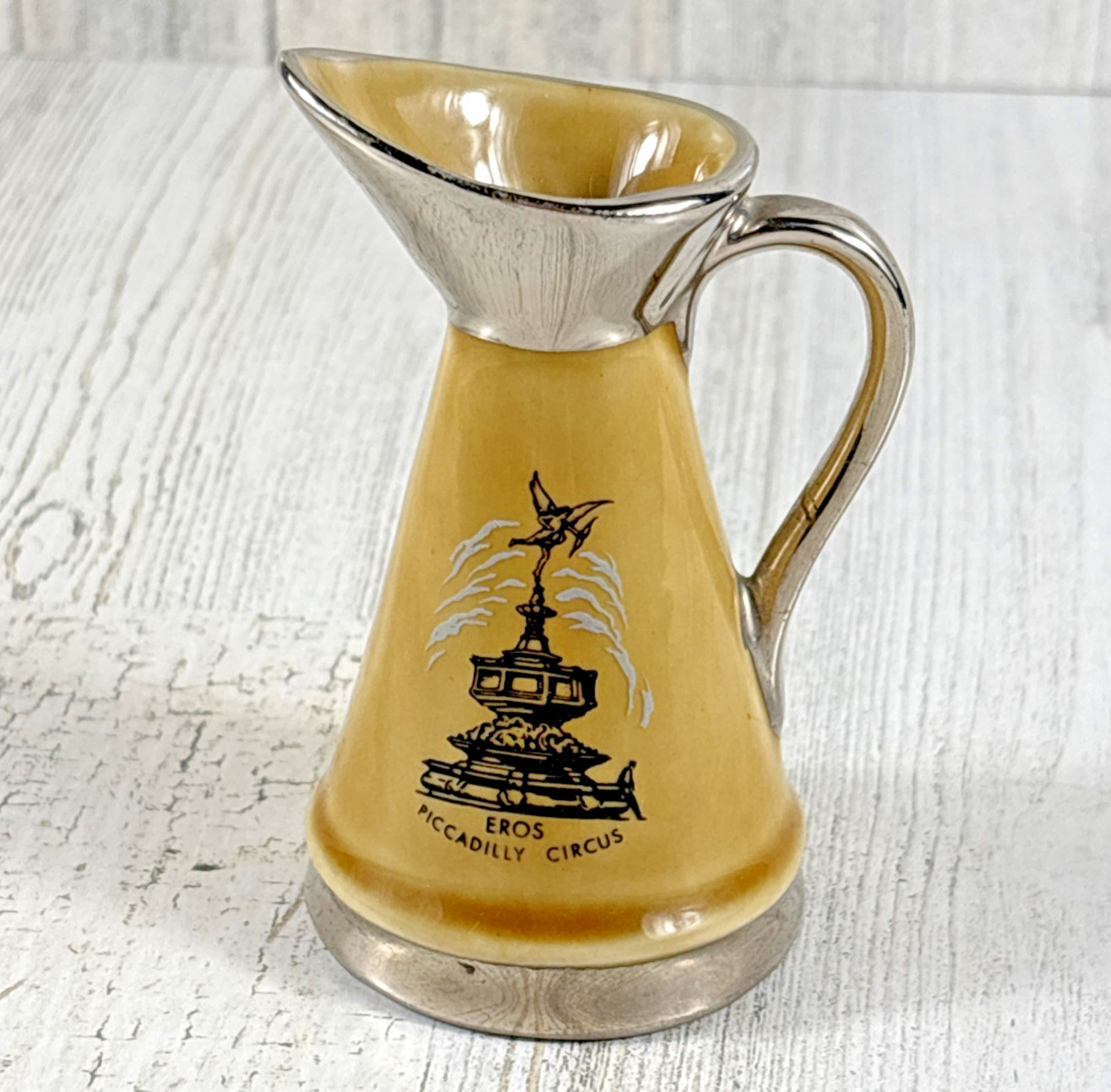Wade Pottery Souvenir Ewer Pitcher Piccadilly Circus Square Eros Ireland 3.5\