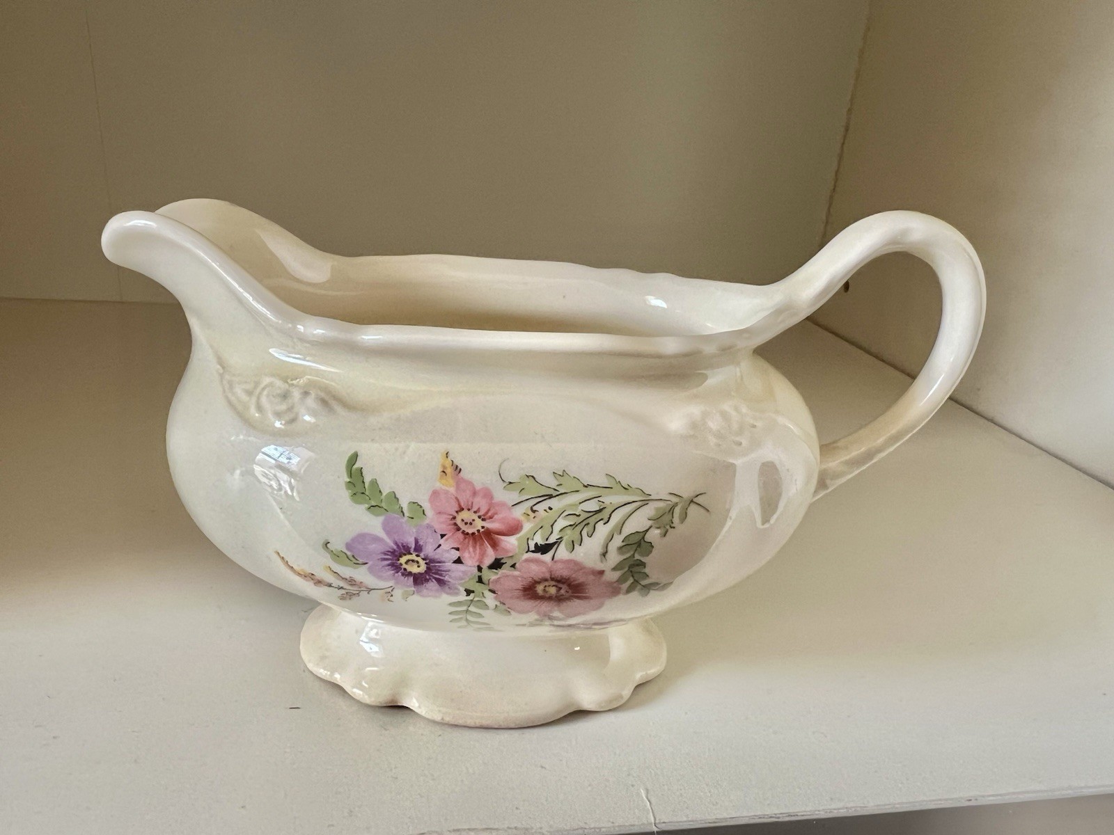 1946 Homer Laughlin Virginia Rose Creamer Excellent Condition 1946 Homer Laughlin Virginia Rose Creamer Excellent Condition