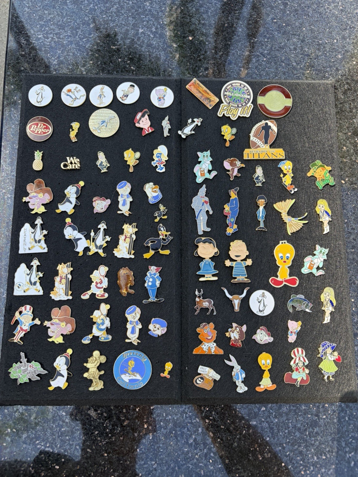 HUGE VINTAGE & COLLECTIBLE LAPEL PIN COLLECTION – 600+ PINS – 12 DISPLAY SLABS HUGE VINTAGE & COLLECTIBLE LAPEL PIN COLLECTION – 600+ PINS – 12 DISPLAY SLABS