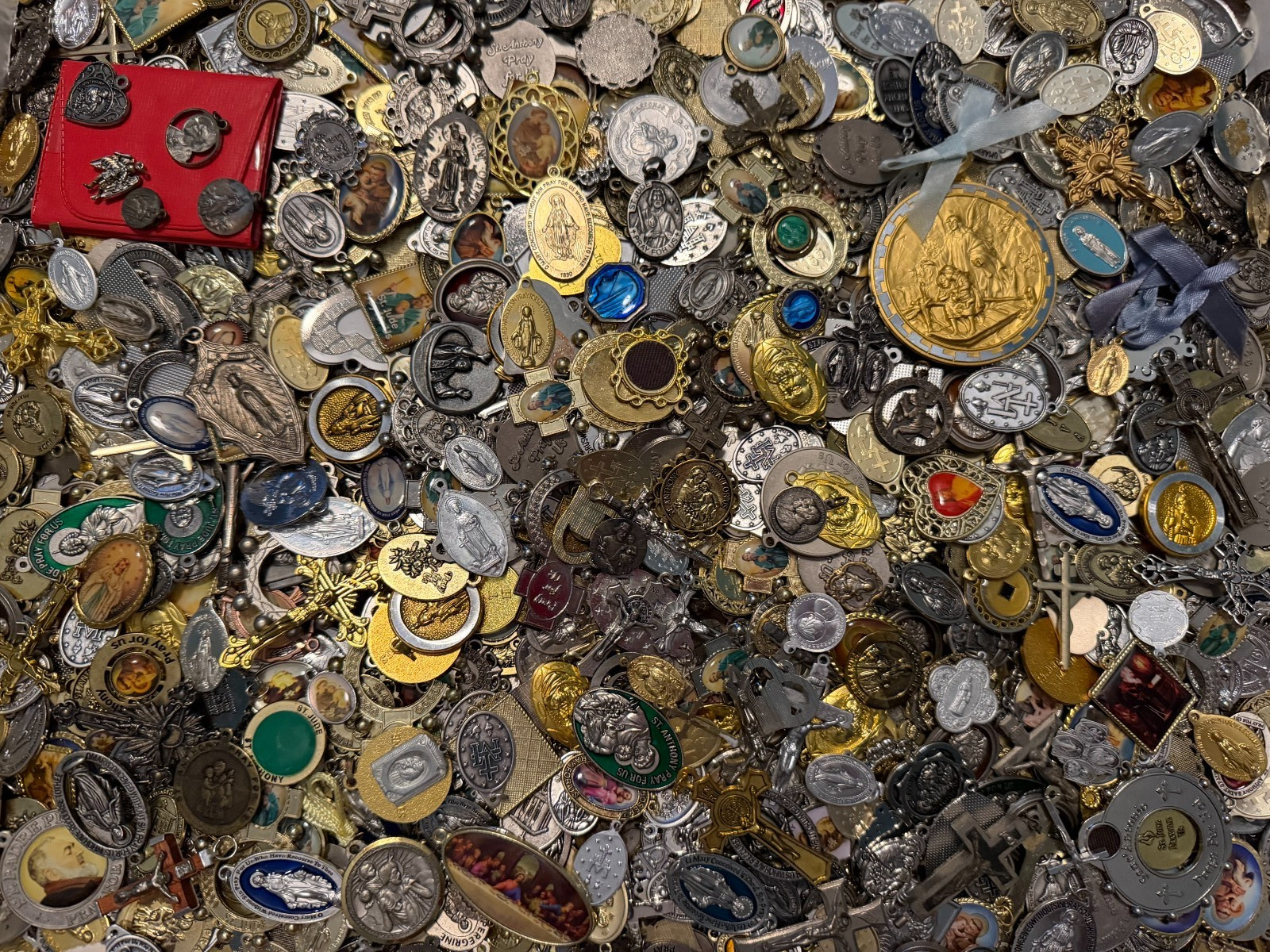 HUGE LOT OVER 21 LBS. ANTIQUE & VINTAGE CATHOLIC RELIGIOUS HOLY MEDALS PENDANTS