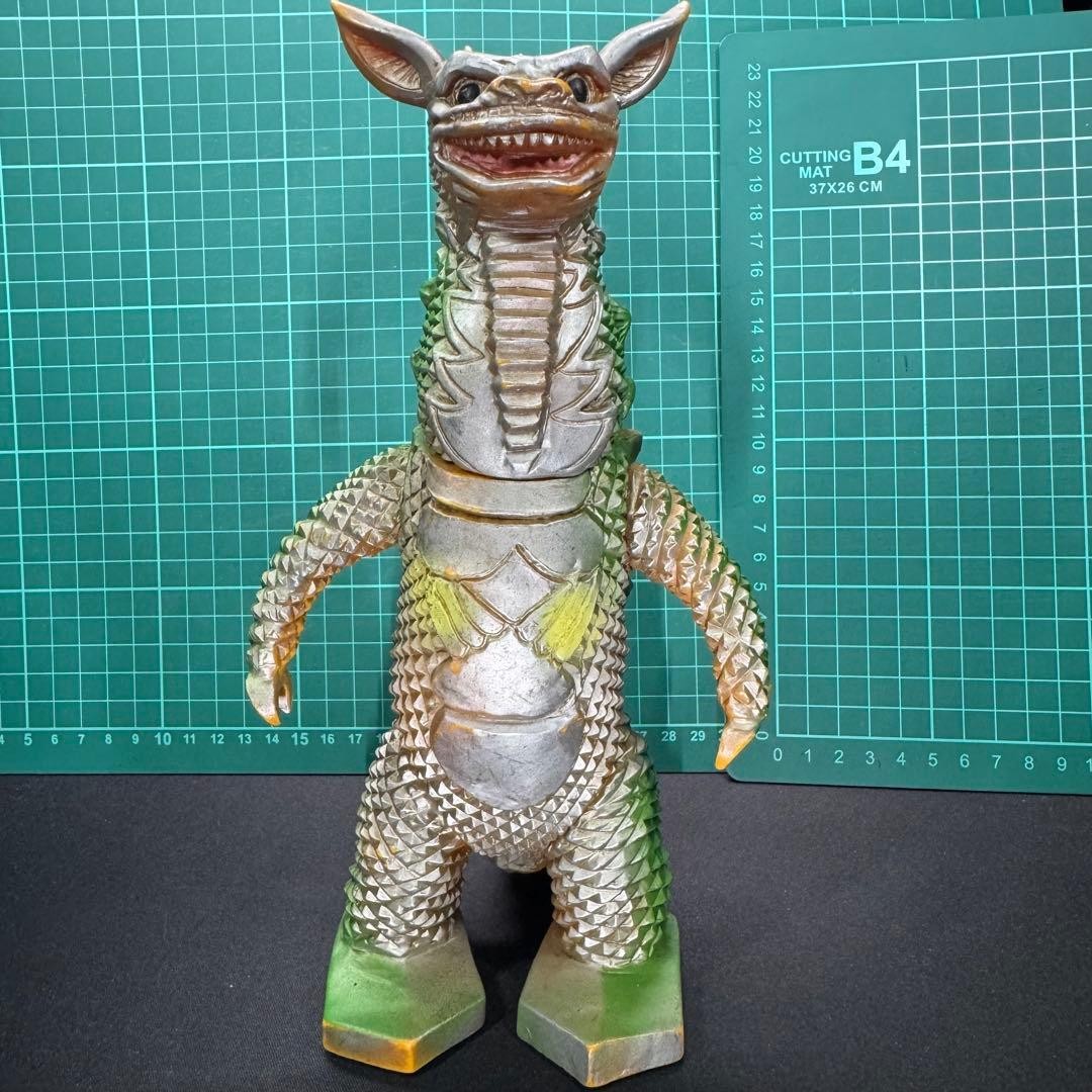 [Shipping included] 1991 Bullmark Gyango Soft Vinyl Ultraman