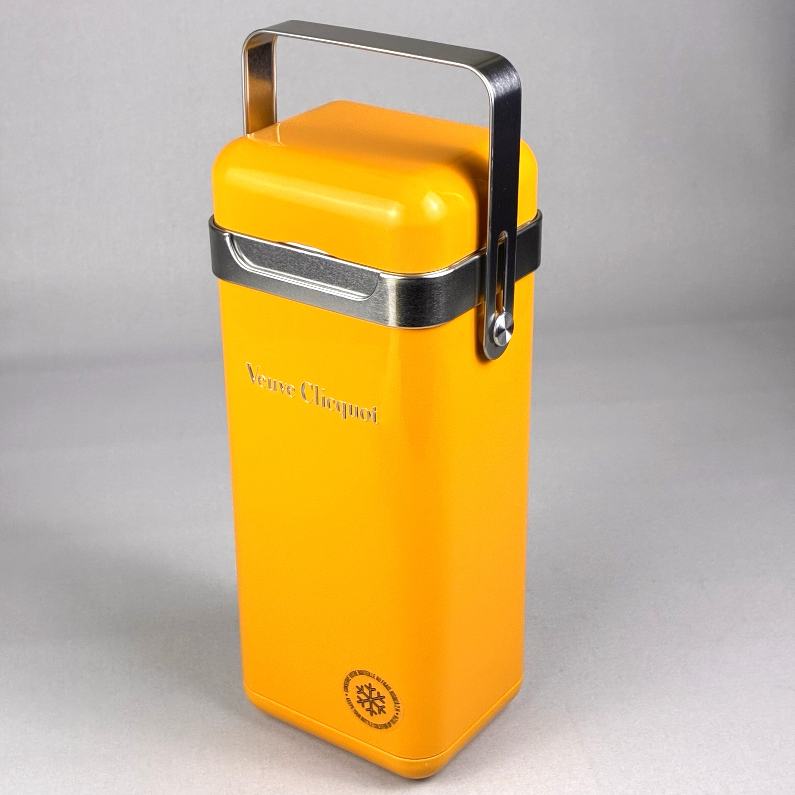 Veuve Clicquot  Limited Edition Insulated Gift/Travel Tin  w Handle  750ml
