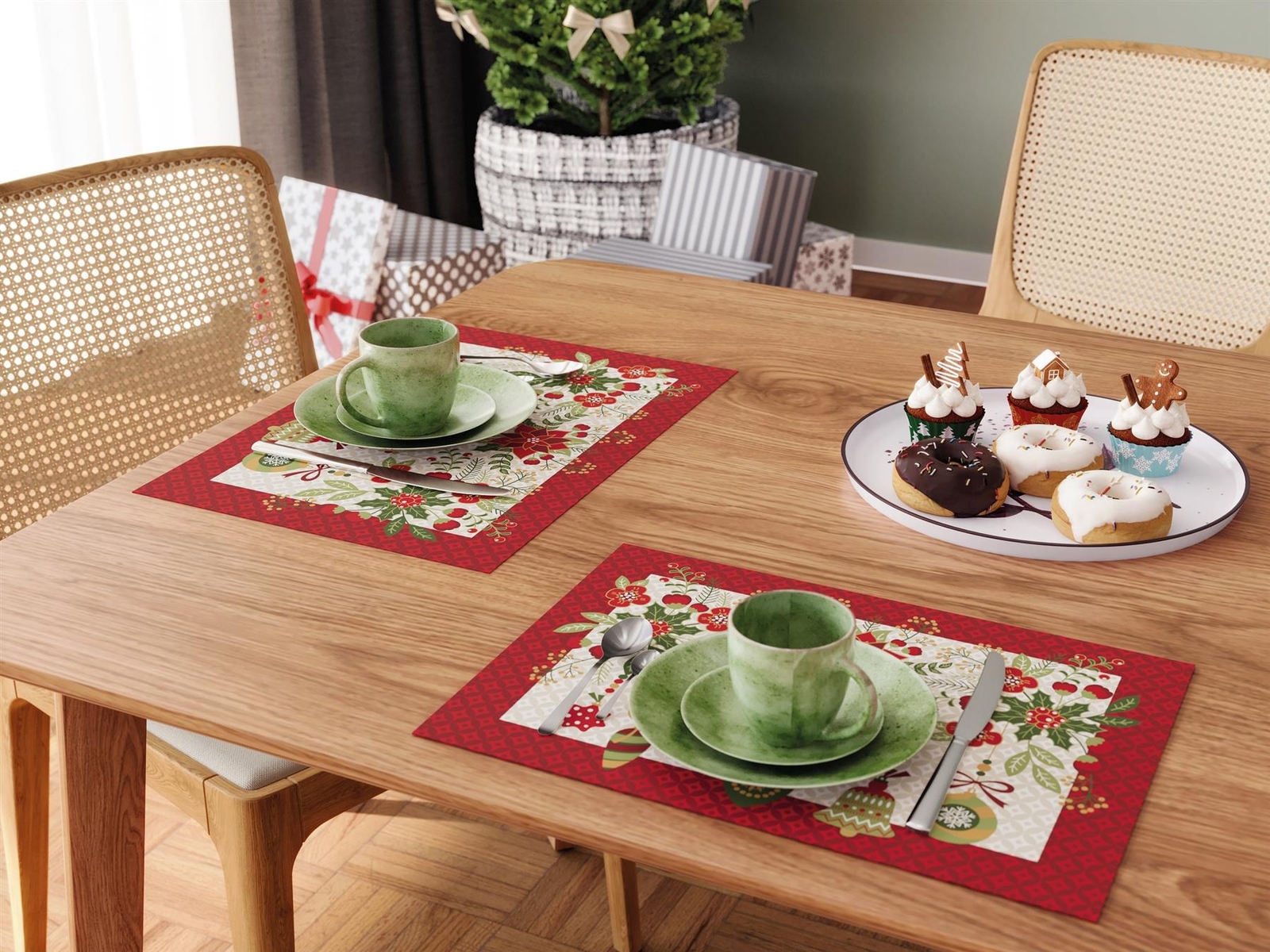 Traditional red and white Christmas Placemats - 2 piece set. Size 14\