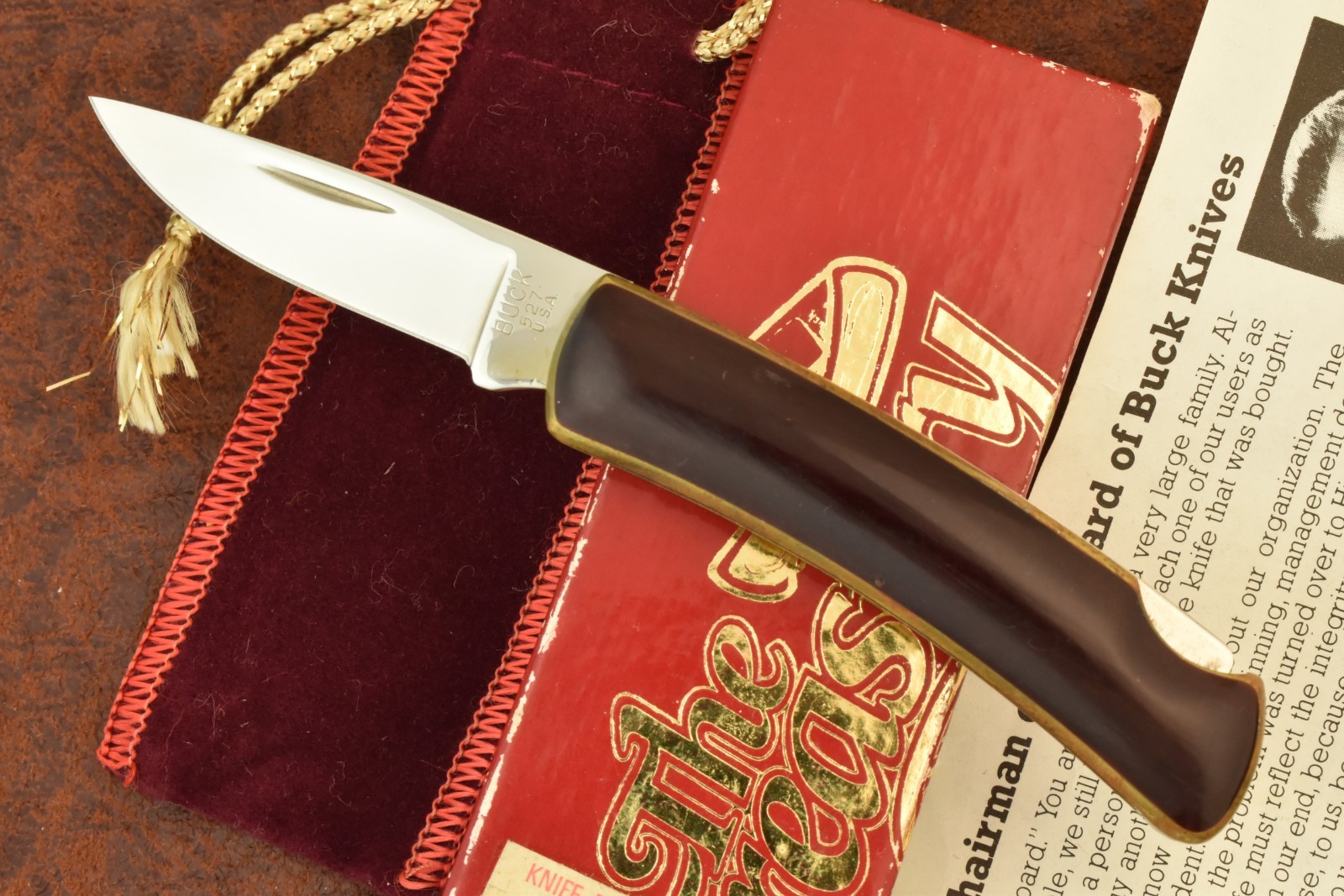VINTAGE BUCK MADE IN USA 1972-1986 THE TREASURY WOOD LOCKBACK KNIFE 527 (34179)