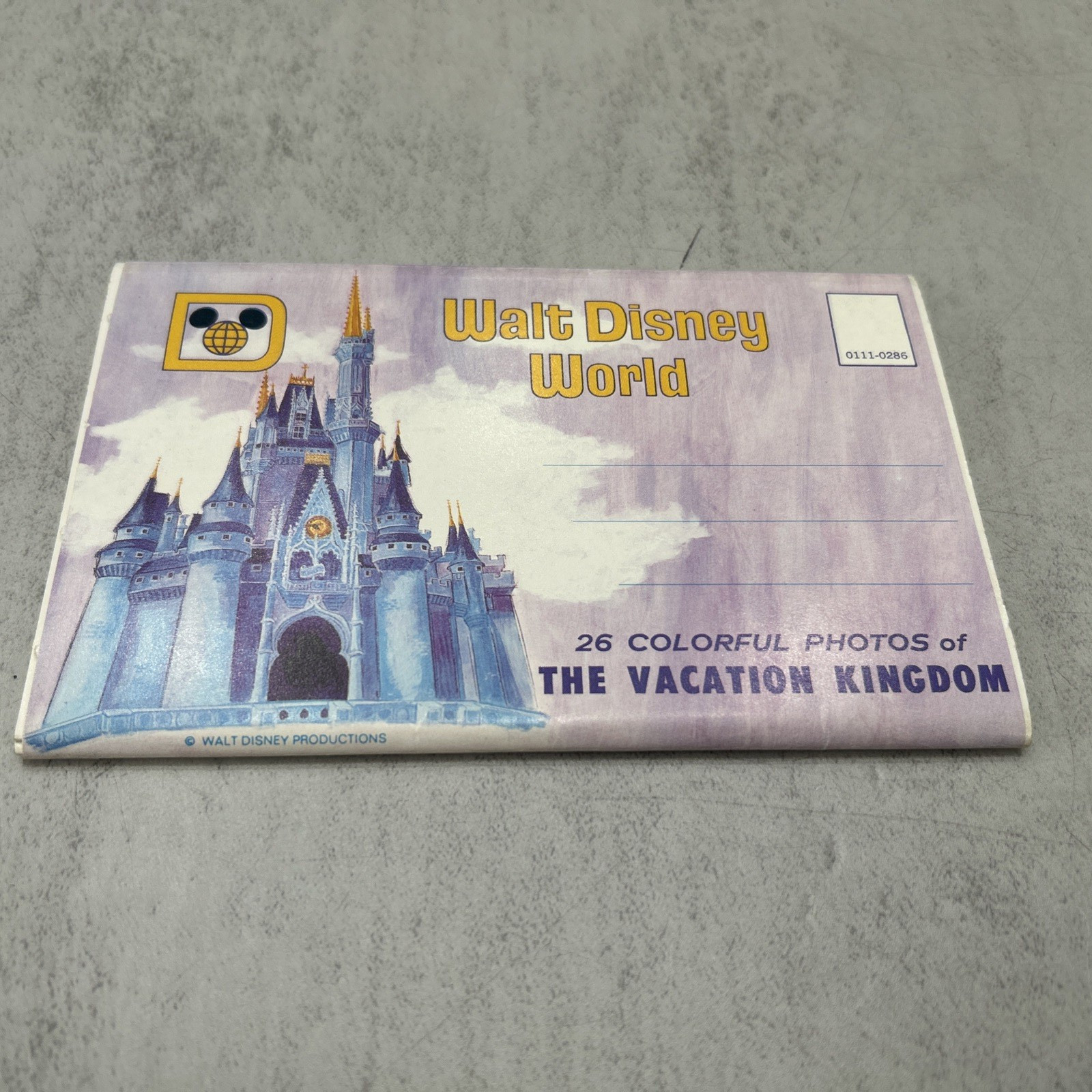 VINTAGE 1970\'S WALT DISNEY WORLD  POST CARD FOLD OUT, 26 PHOTOS. UNUSED