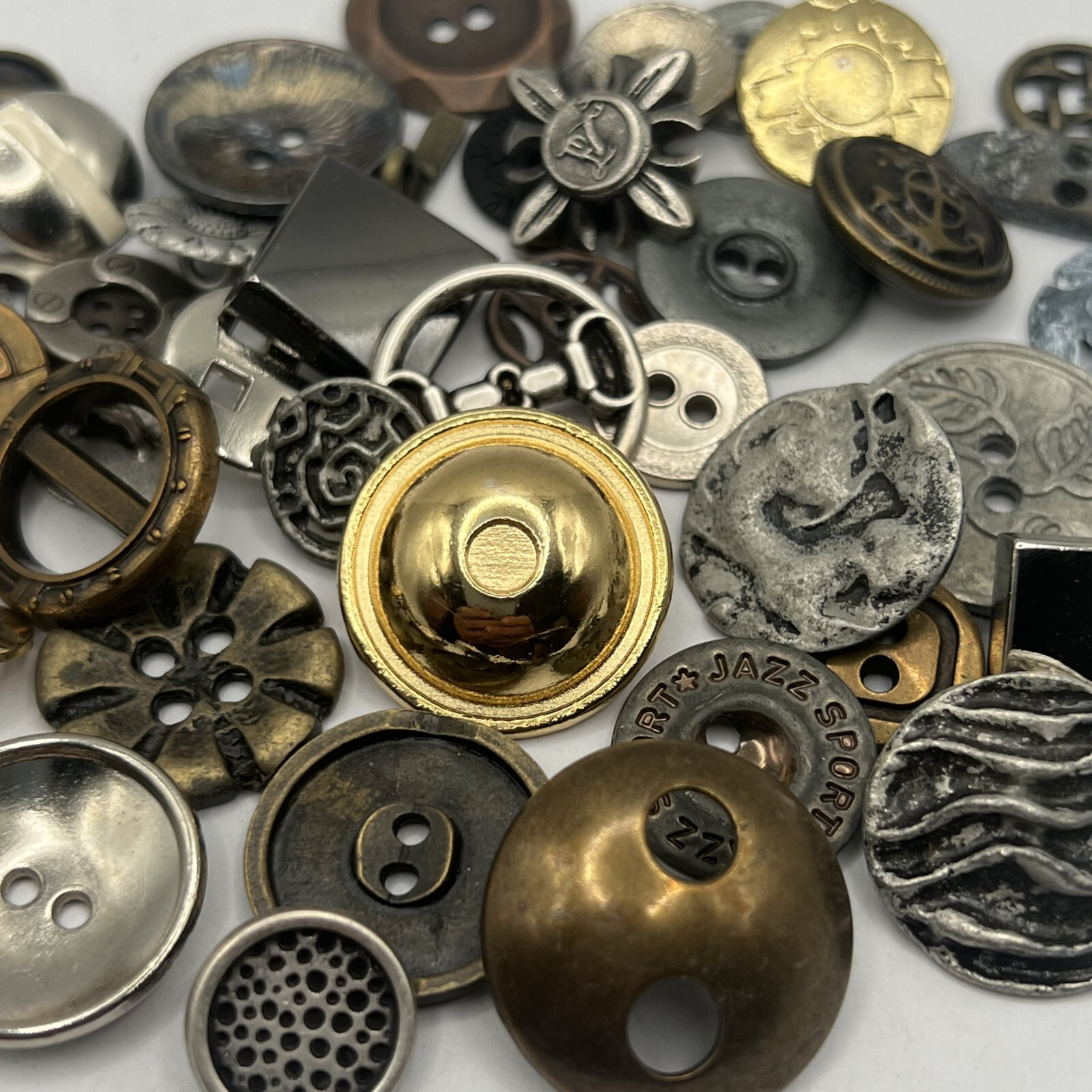 Rare Mix 100 RARE MIXED LOT Of Metal Buttons OLD-VINTAGE & NEW Rare Mix 100 RARE MIXED LOT Of Metal Buttons OLD-VINTAGE & NEW