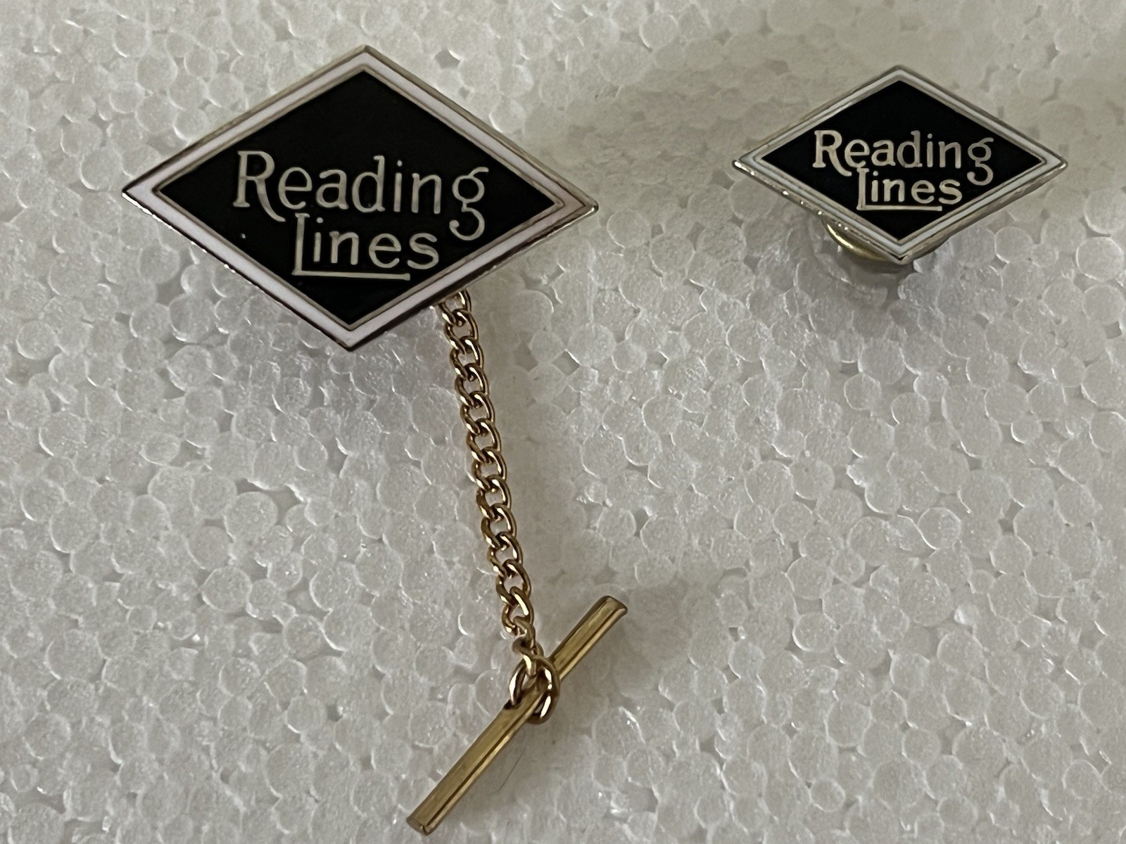 Railroad Enameled Hat-lapel Pin & Tie Tack w/ Button-hole Chain - Reading Lines Railroad Enameled Hat-lapel Pin & Tie Tack w/ Button-hole Chain - Reading Lines