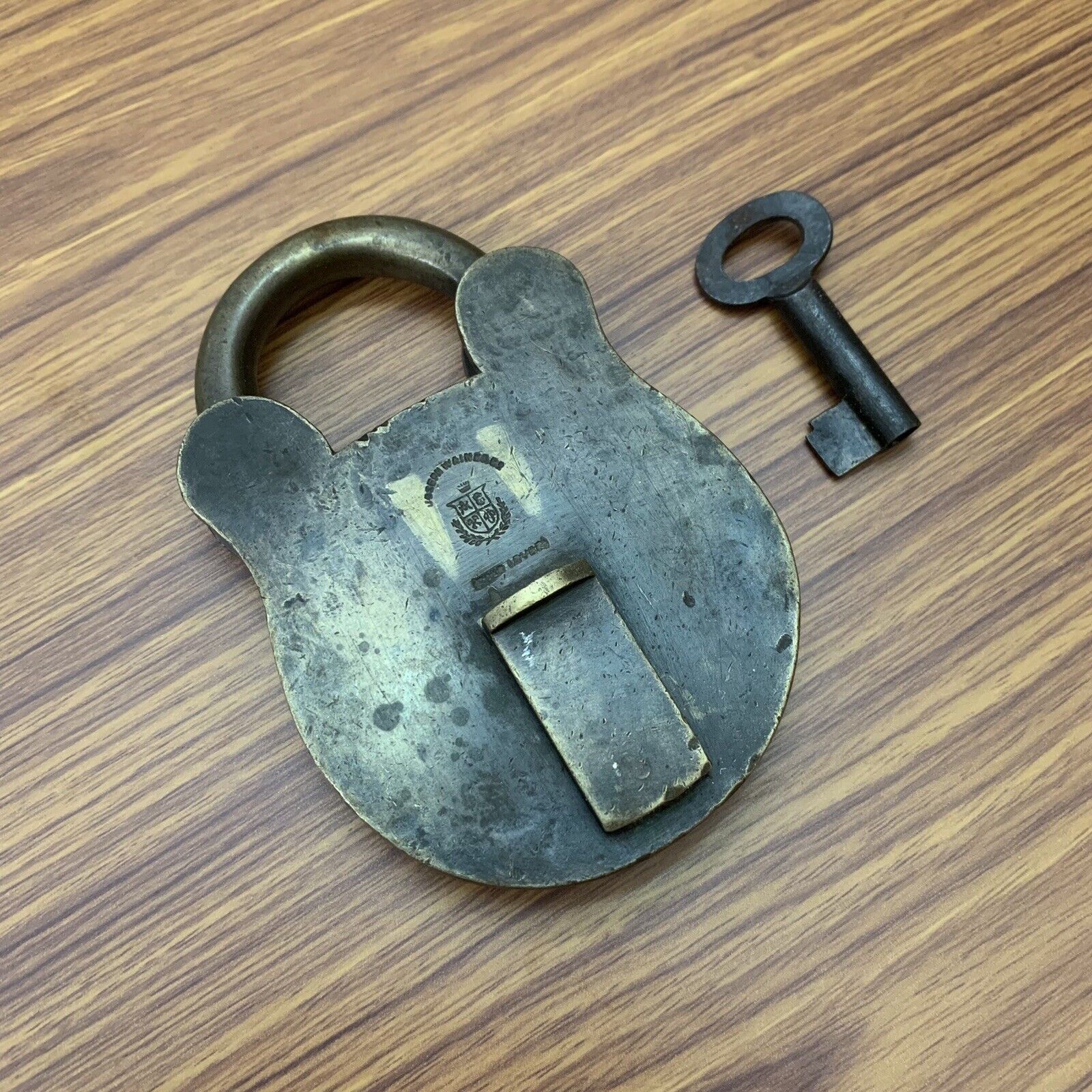 BRASS PADLOCK OR LOCK WITH KEY, OLD OR ANTIQUE, ENGLISH MAKE, big sized.