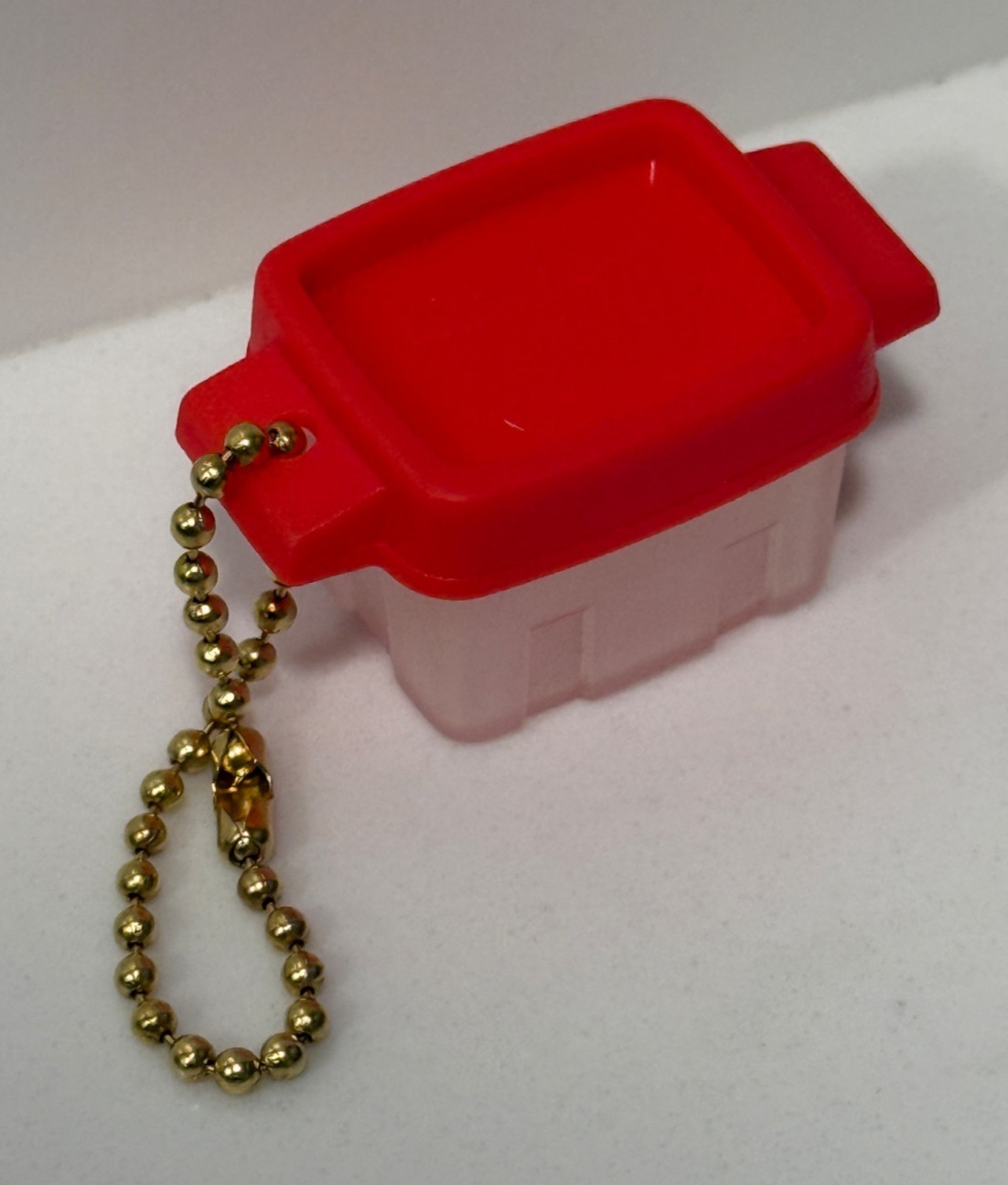 Rubbermaid keychain mini container Rare Red lid Adorable Working Lid Rubbermaid keychain mini container Rare Red lid Adorable Working Lid