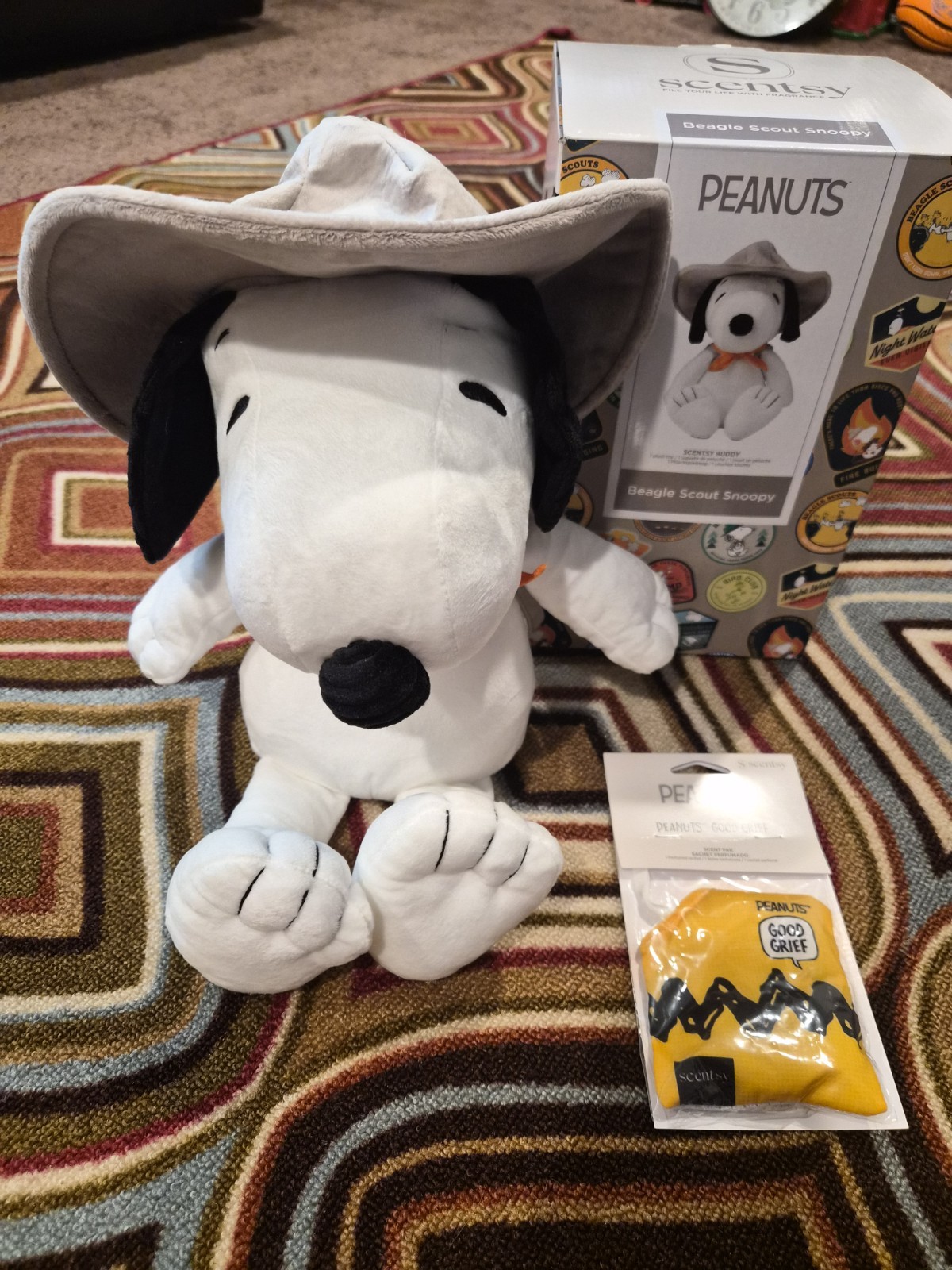 NIB Scentsy Snoopy Beagle Scout Buddy  With Scent Pack - Retired - Collectible