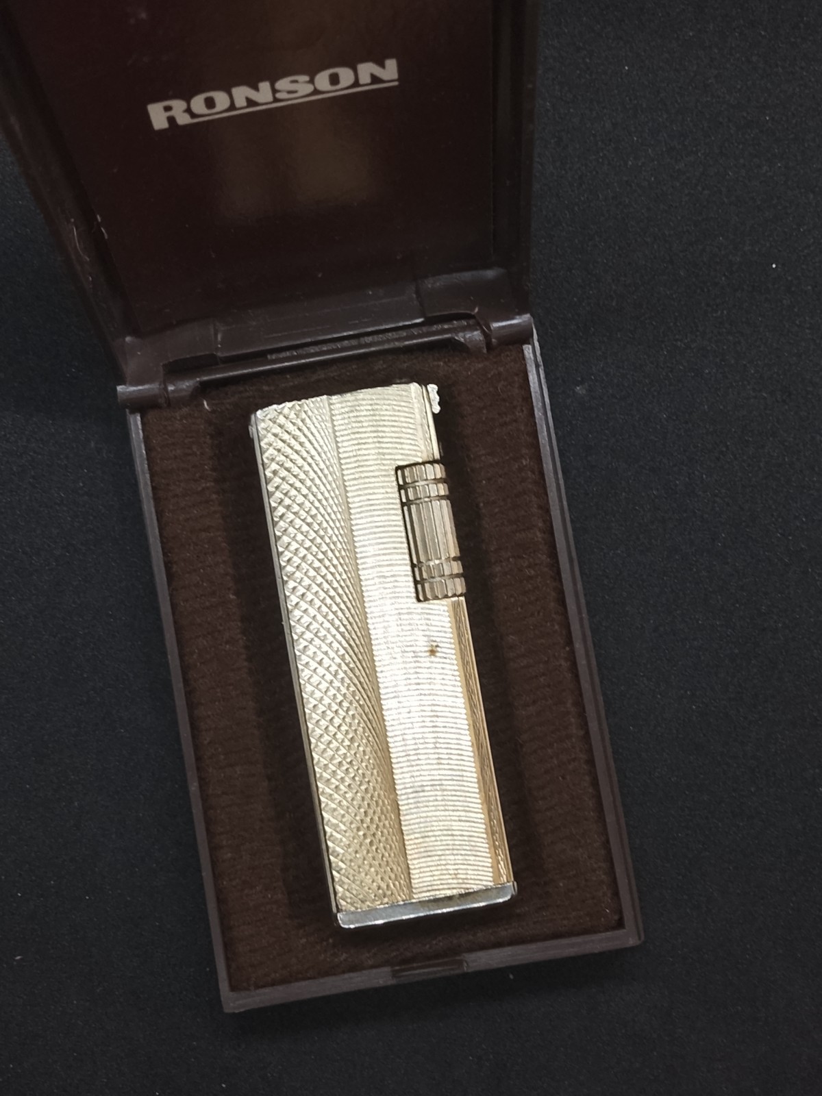 Gorgeous Gold tone Gas tight Retro Ronson side roller classic circa 1980s/90s