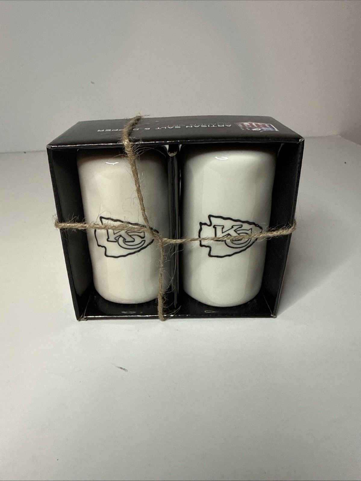 Kansas City Chiefs Ceramic Salt Pepper Shakers White Farmhouse Artisan Arrowhead