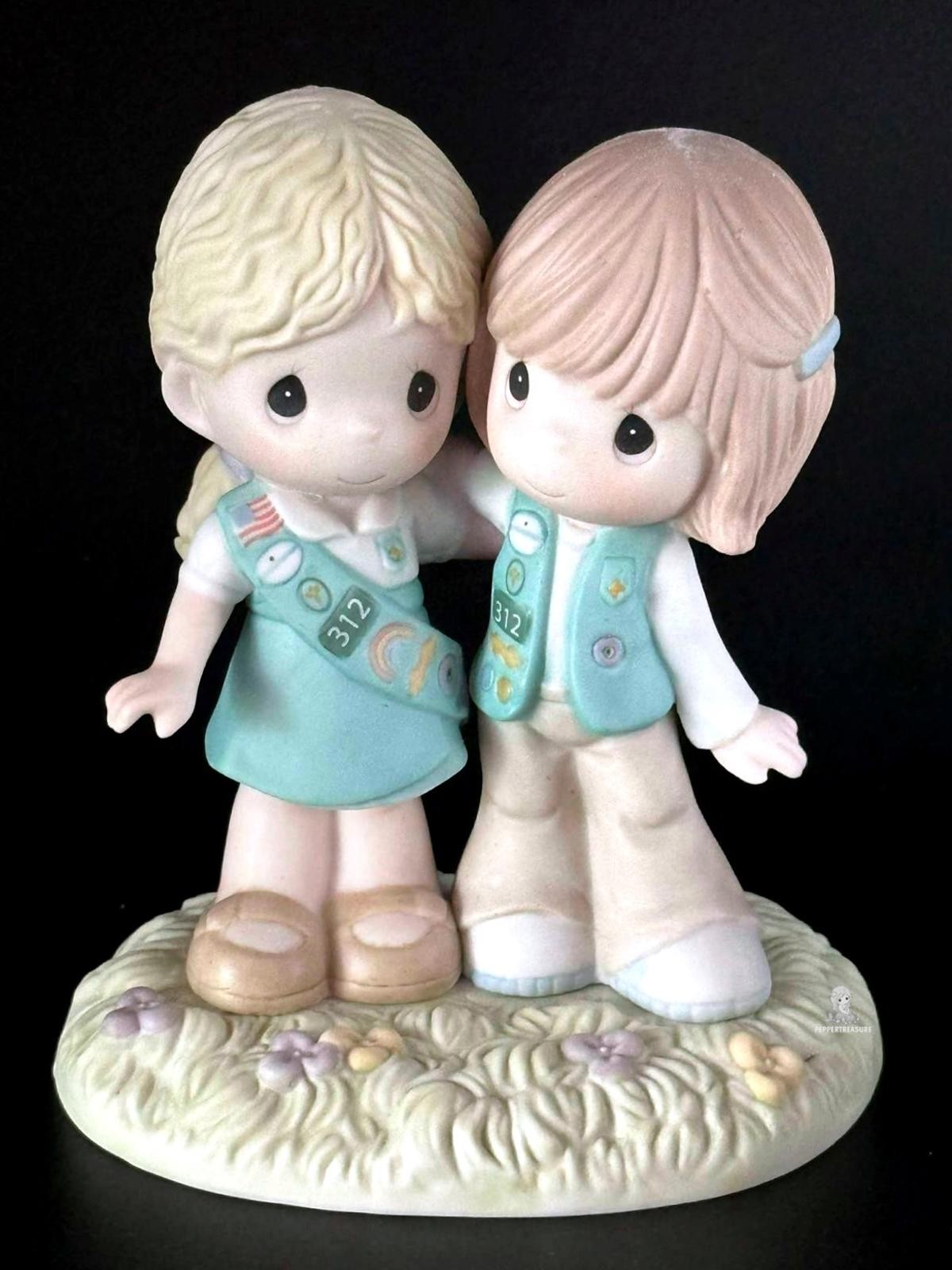 👭 Precious Moments Girl Scouting Brings Friends Together Figurine w/ Box 🏕️.